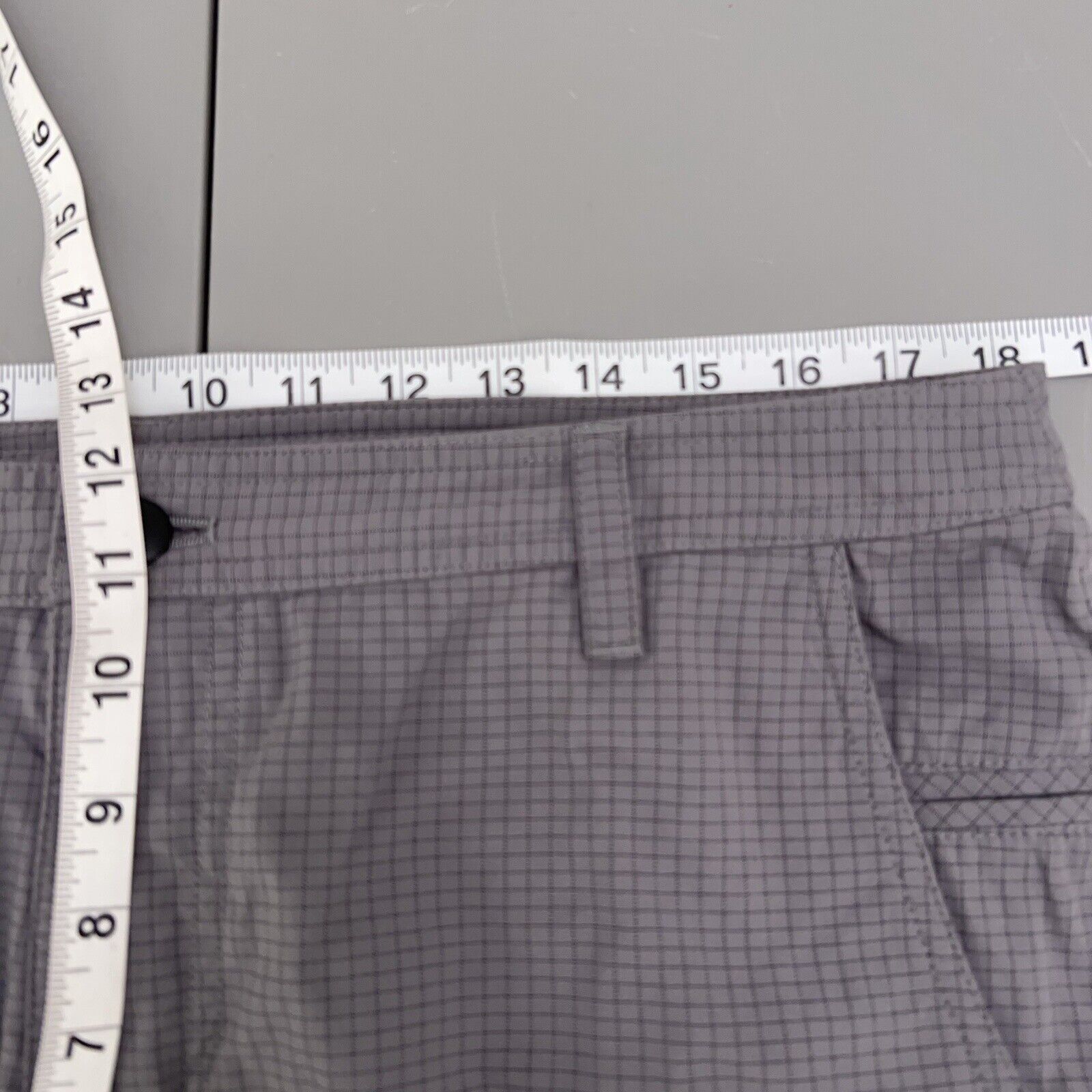 Lululemon Lululemon Shorts Men 38 Grey Grid Print 10" inseam Size US 38 / EU 54 - 10 Thumbnail