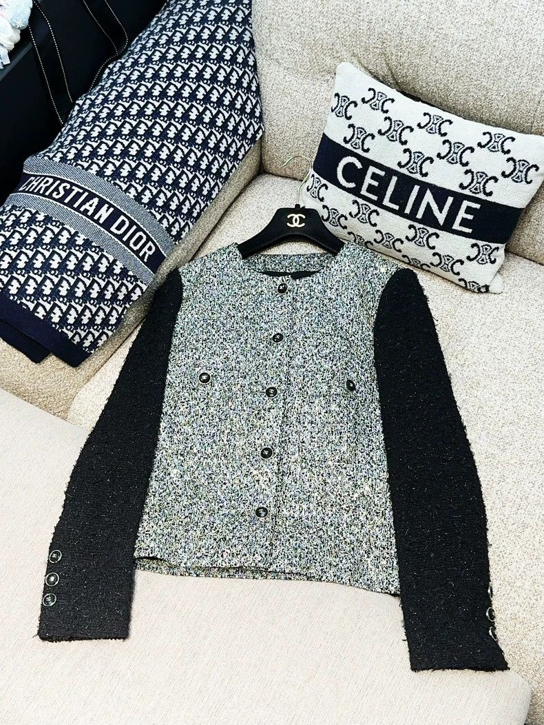 Chanel Chanel 21B autumn and winter preview silver 36-size sequin Size XS / US 0-2 / IT 36-38 - 1 Thumbnail