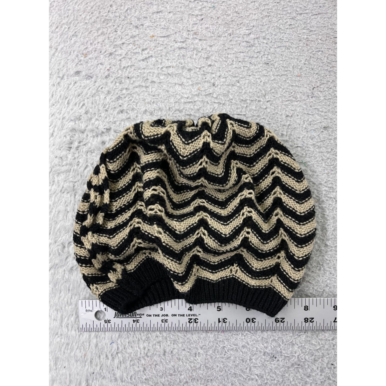 Vintage VINTAGE Beanie/Toque Hat Women's One Size Gray Black Zig Zag Knit 100% Acrylic Beanie Womens Adult One Size Black Ski Theme Mens? Size ONE SIZE - 3 Thumbnail