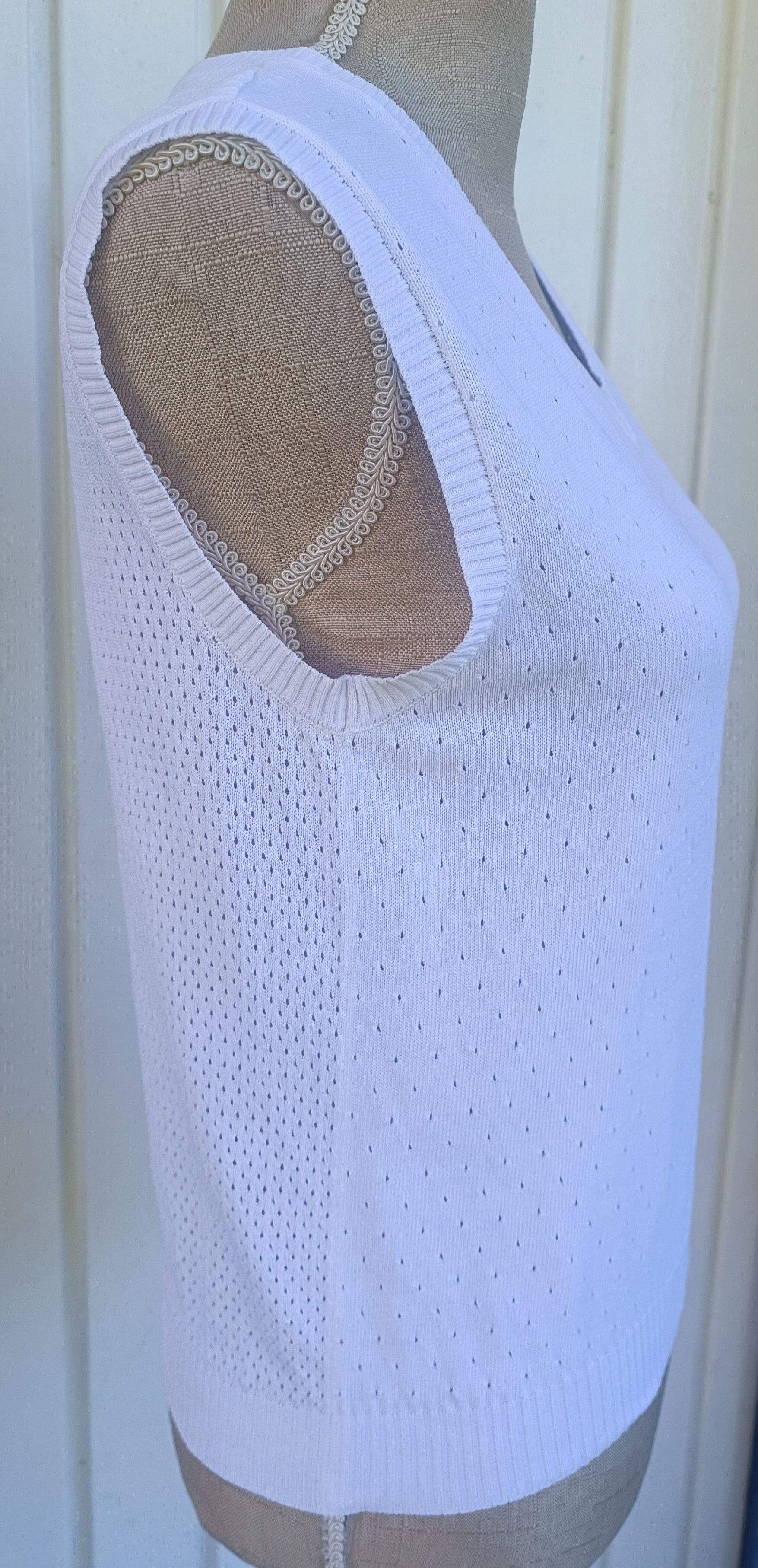 Dior Sleeveless perforated cotton top Size US S / EU 44-46 / 1 - 4 Thumbnail