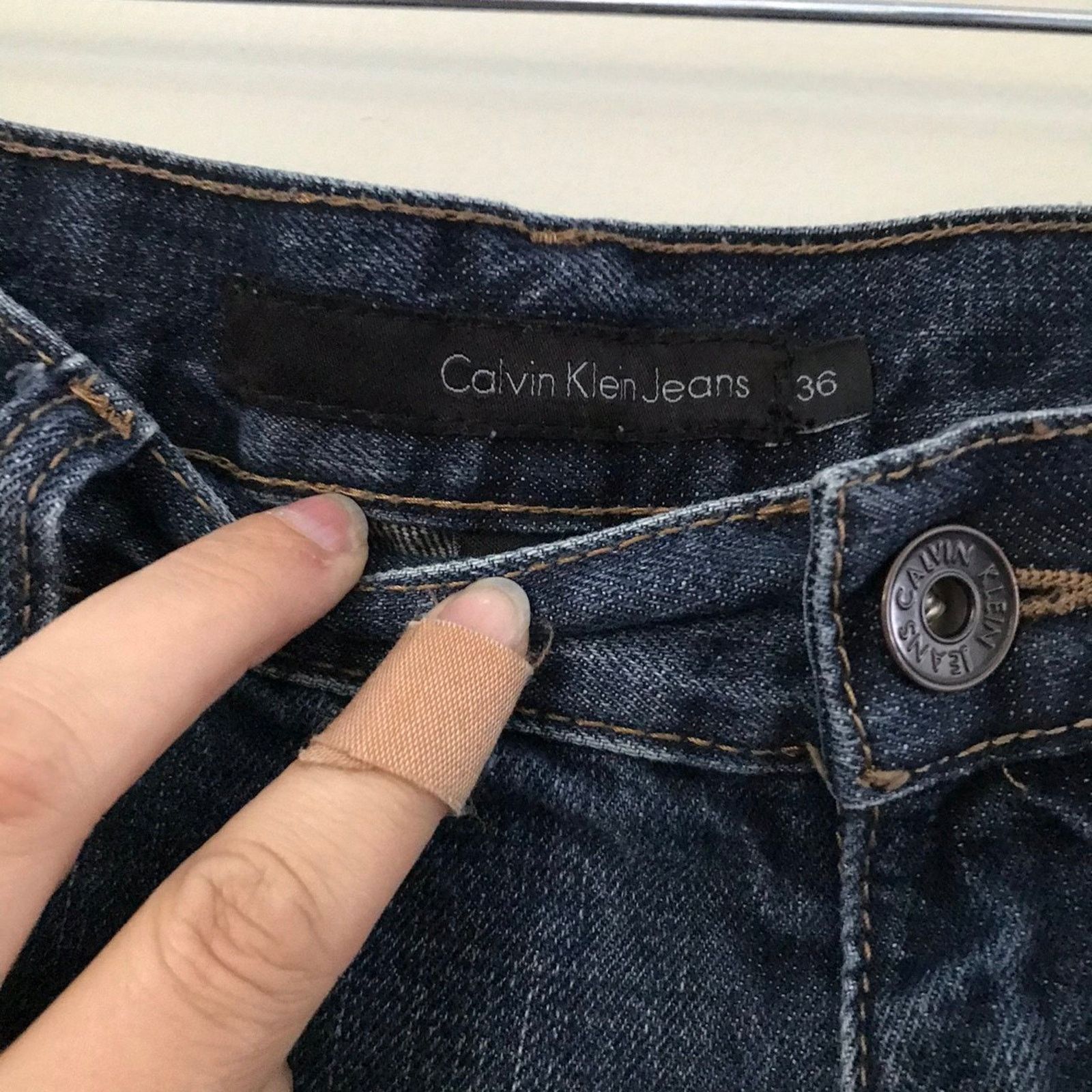 Calvin Klein Calvin Klein cutoff jean shorts dark wash size 36 Vintage Size 36" / US 14 / IT 50 - 3 Thumbnail