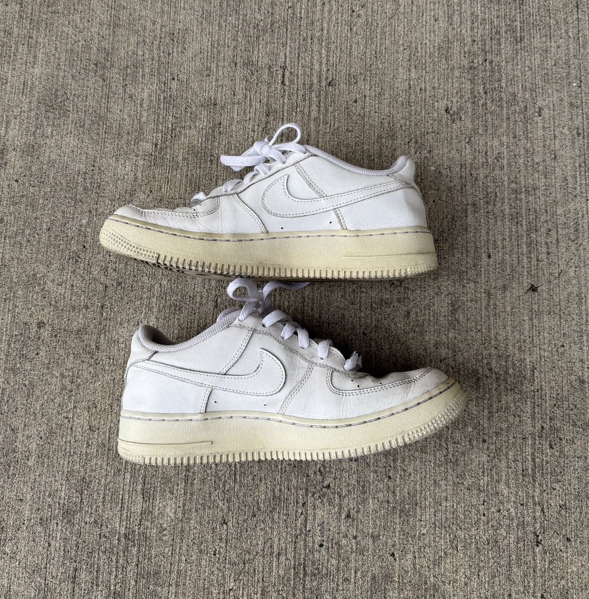 Nike CLASSIC WHITE NIKE AF1s Size US 6.5 / EU 39-40 - 5 Thumbnail