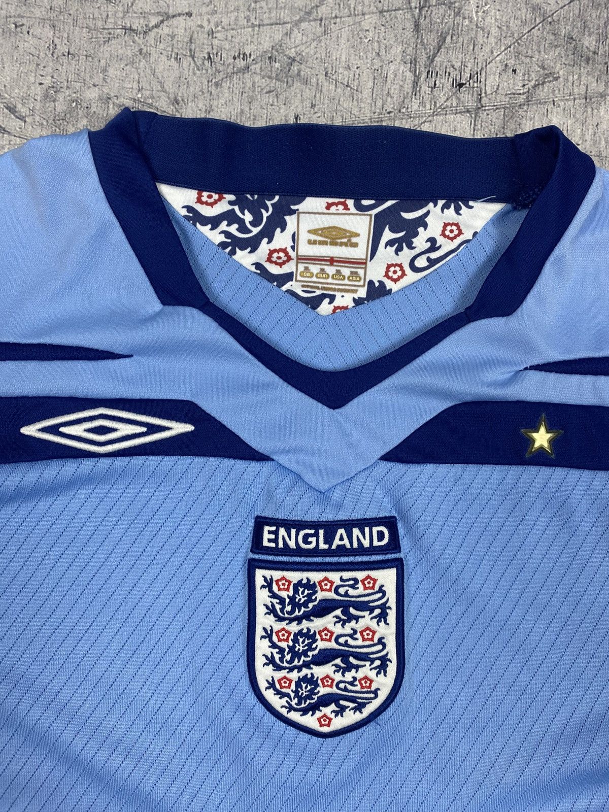 Umbro England 2008–10 Goalkeeper Umbro Jersey – Size XL Size US XL / EU 56 / 4 - 6 Thumbnail