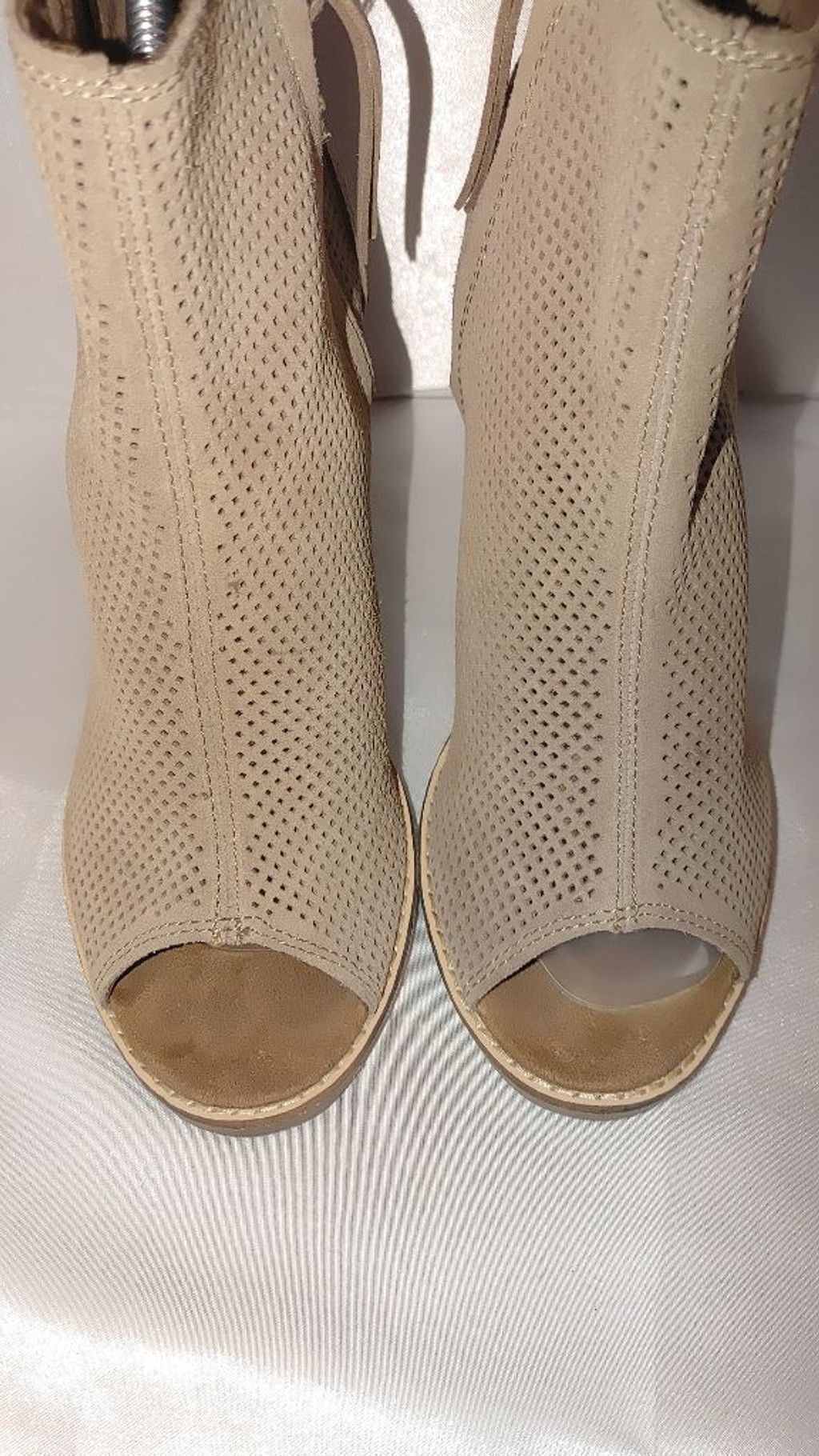 Toms Toms Majorca Peep Toe Perforated Suede Bootie Size 9 Size US 9 / IT 39 - 5 Thumbnail