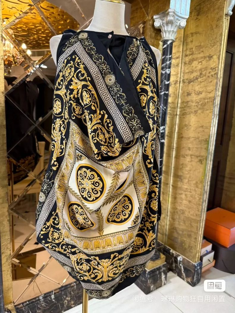 Versace Versace Black gold silk top dress Size M / US 6-8 / IT 42-44 - 1 Thumbnail
