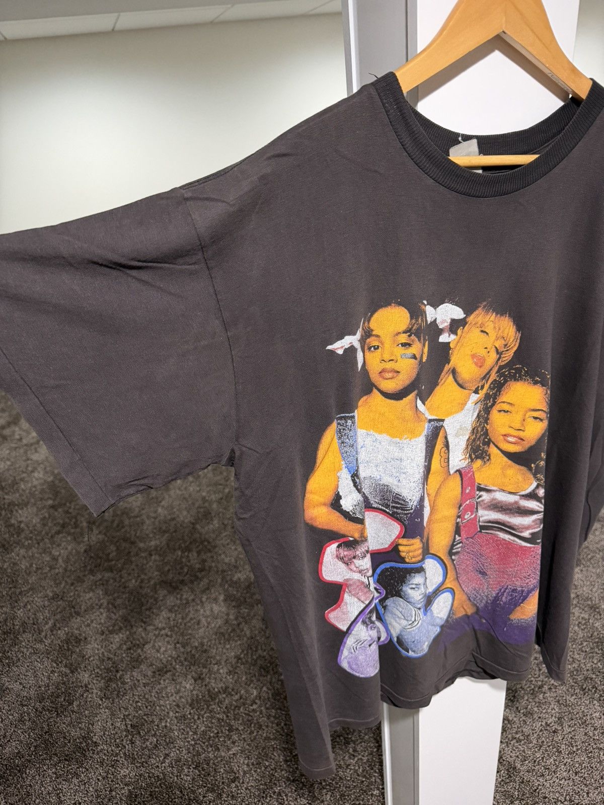 Vintage Vintage TLC “Diggin’ On You” 90’s Single Stitch Rap Tee Size US XXL / EU 58 / 5 - 2 Thumbnail