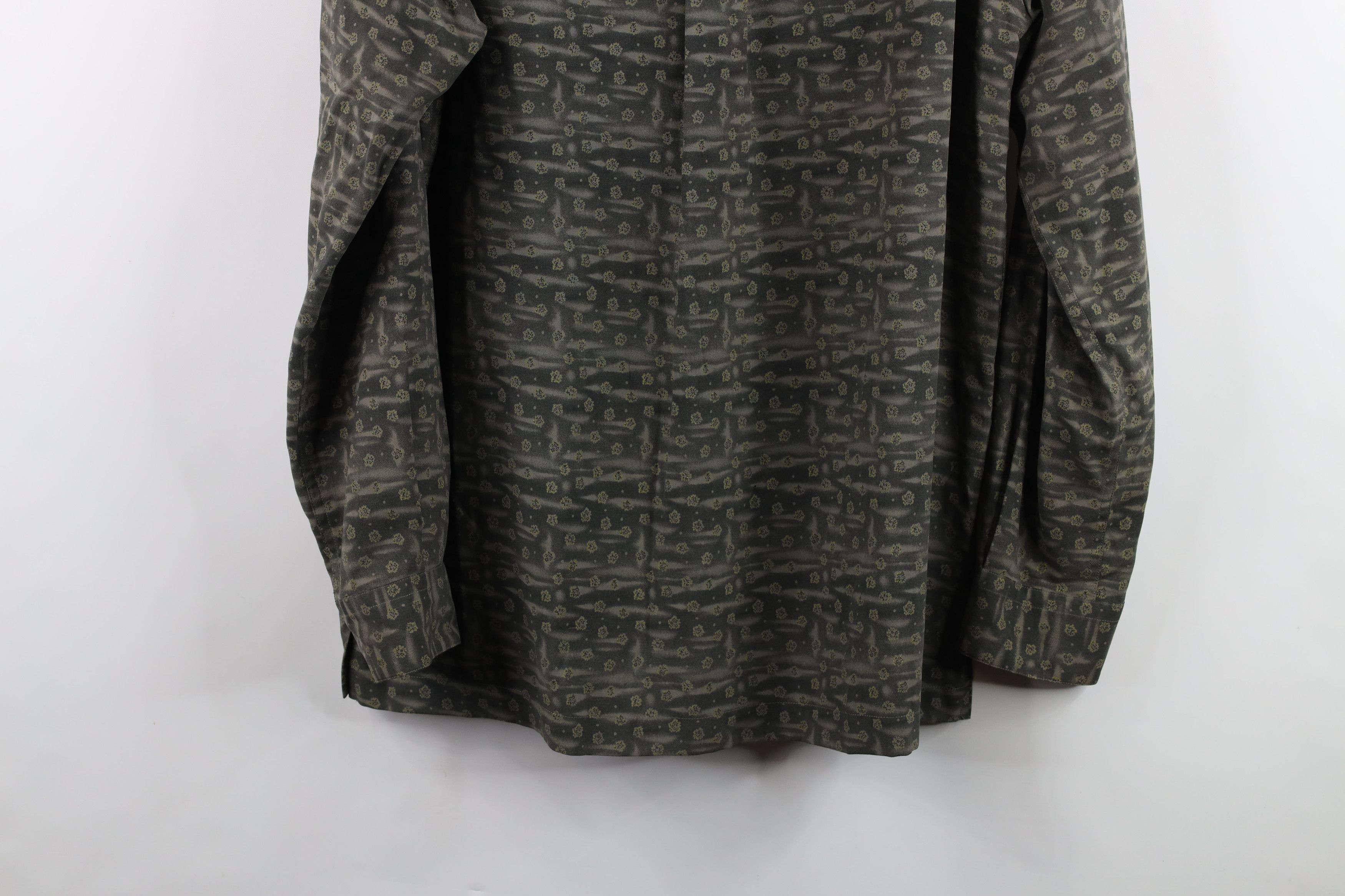 Vintage Vintage 90s Streetwear Silk Geometric Collared Button Shirt Size US S / EU 44-46 / 1 - 9 Thumbnail