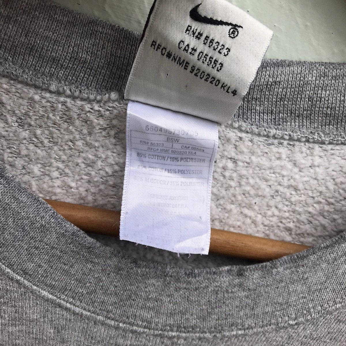 Nike Nike vintage 90s big swoosh crewneck sweater Size US M / EU 48-50 / 2 - 8 Thumbnail