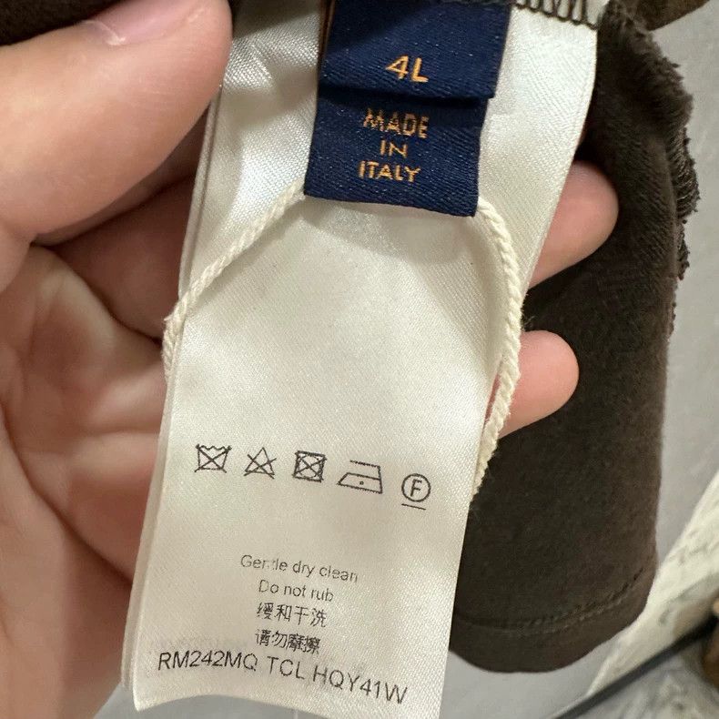 Louis Vuitton Louis Vuitton size 4l Short sleeves with logo on the back Size US XXL / EU 58 / 5 - 5 Thumbnail