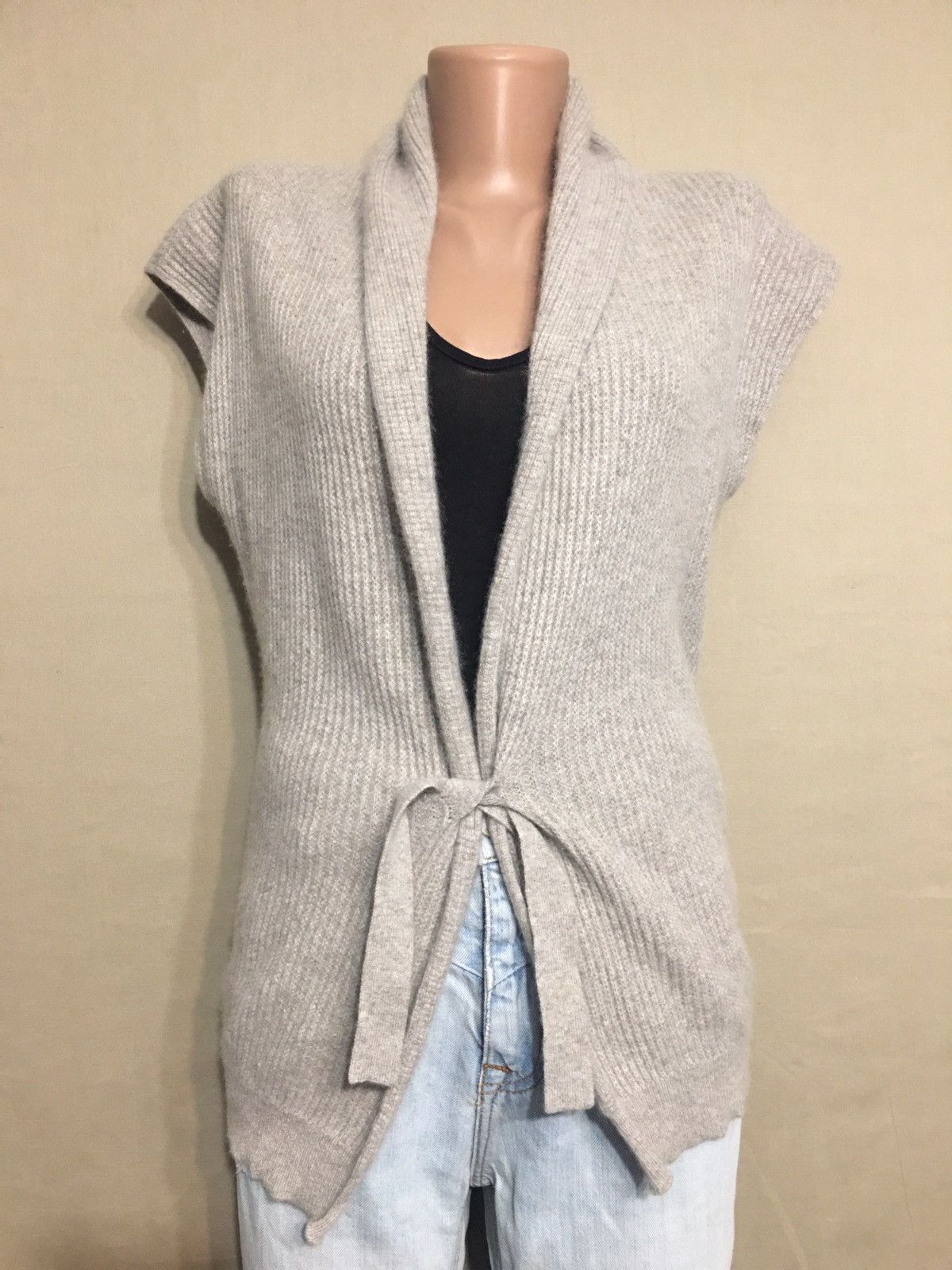 Allude ALLUDE Cashmere Beige Designer Knit Vest Sweater Size S Size S / US 4 / IT 40 - 1 Thumbnail