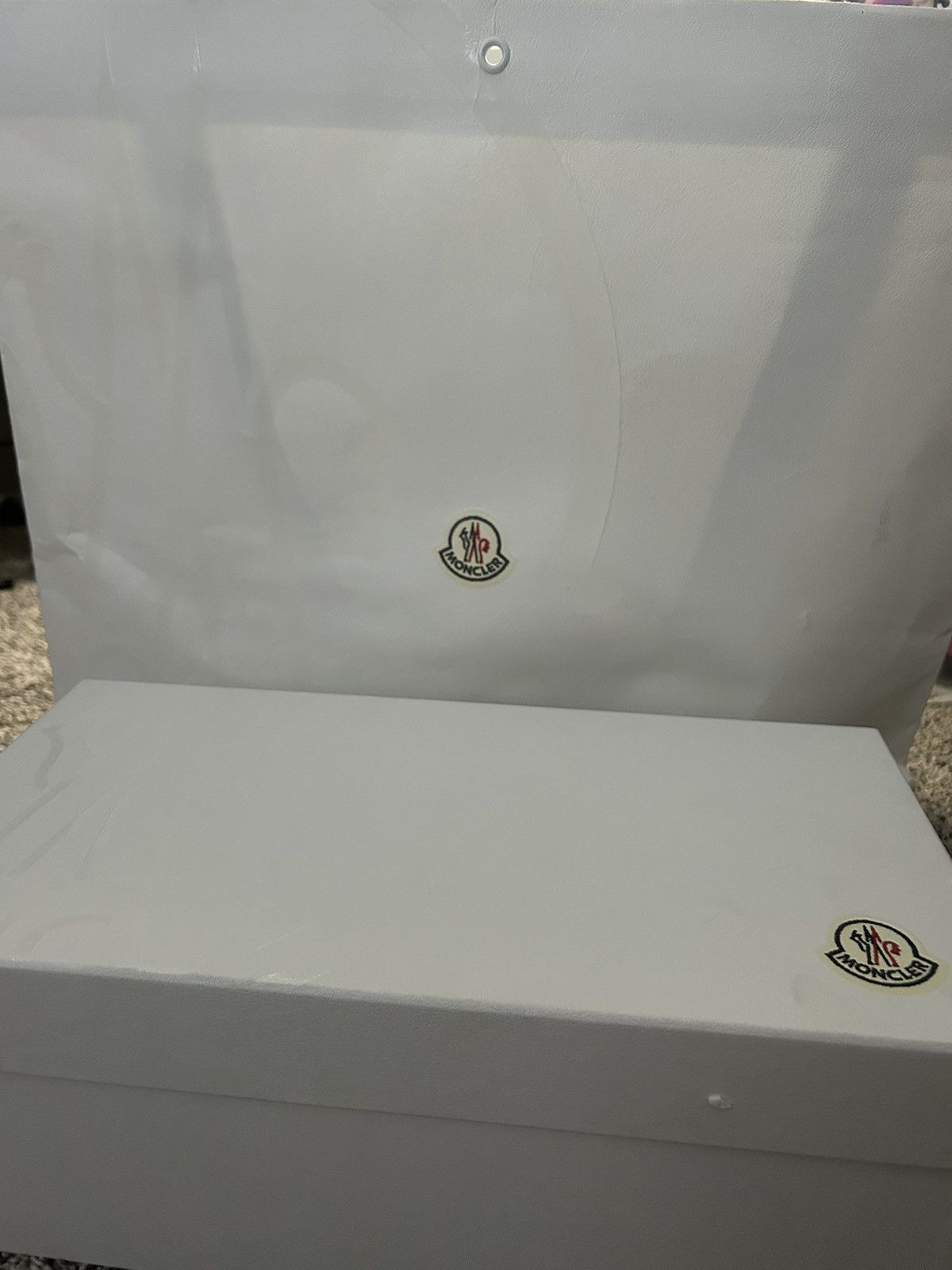 Moncler Moncler Basile Slides White/Blue/Red OPEN TO OFFERS Size US 9 / EU 42 - 4 Thumbnail