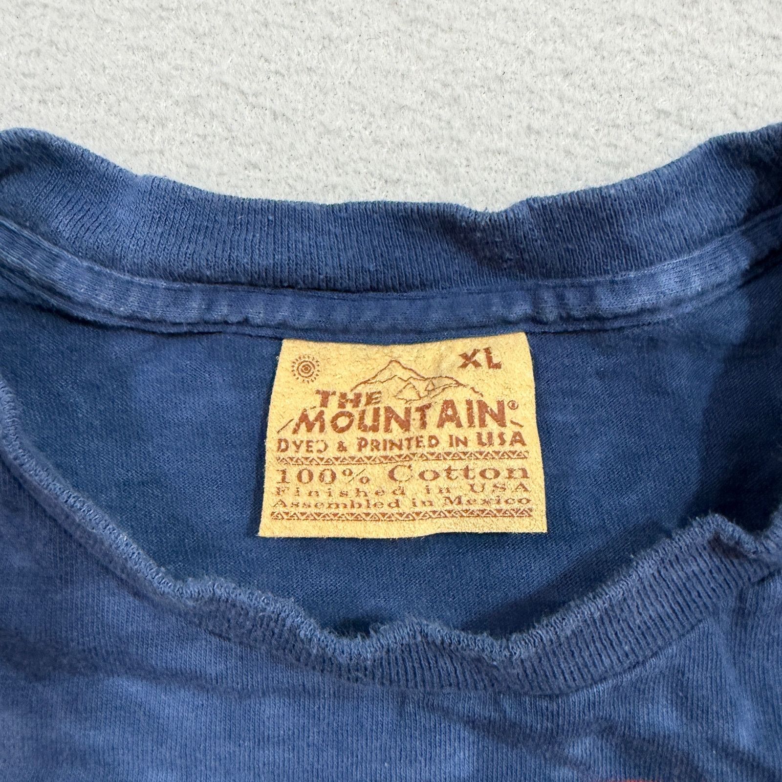 Vintage Vintage The Mountain Blue Firefighter Fire Truck Shirt XL Size US XL / EU 56 / 4 - 5 Thumbnail