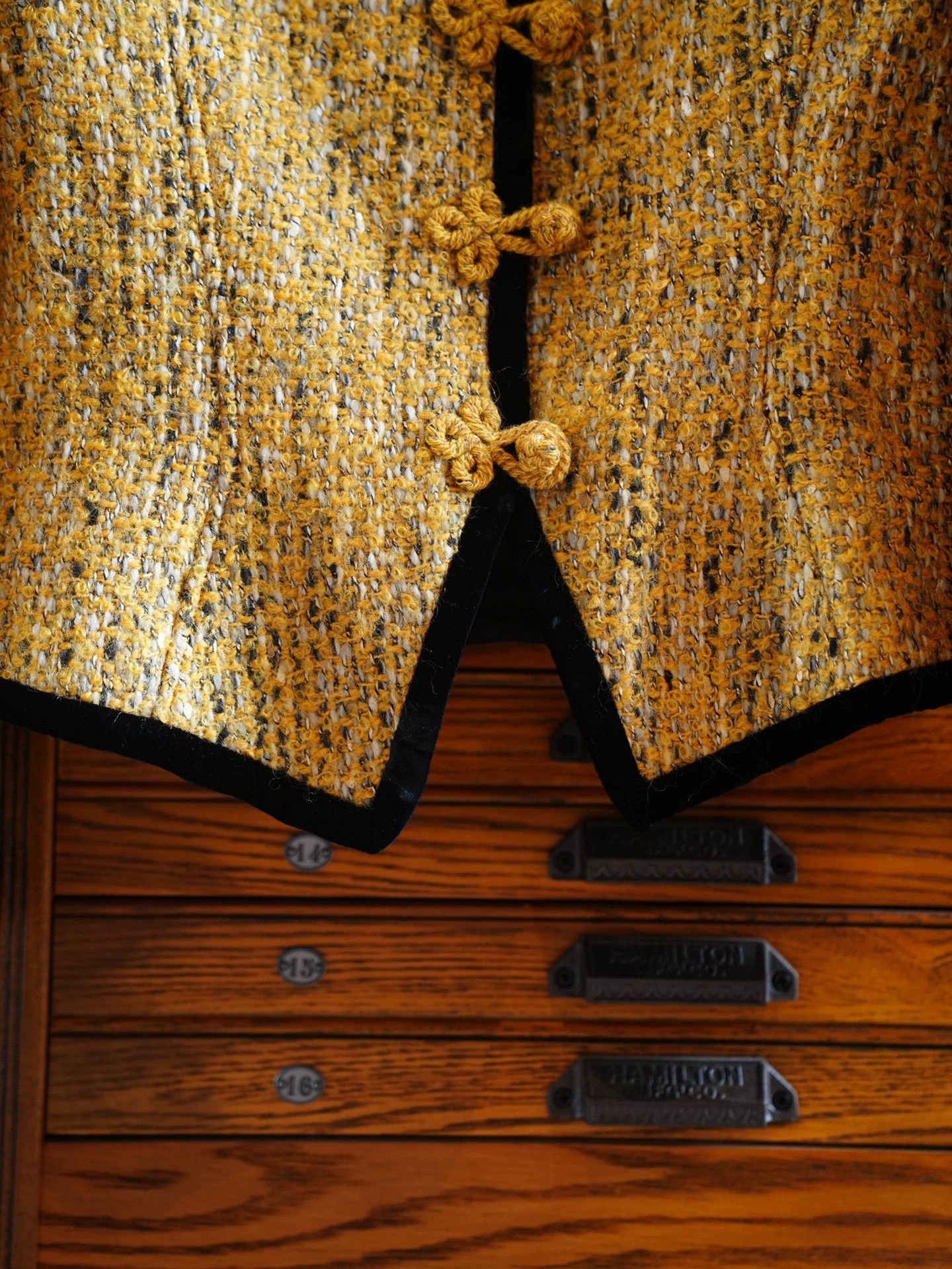 Emanuel Ungaro Ungaro Vintage Tweed Velvet Collar Blazer Mustard Size M / US 6-8 / IT 42-44 - 7 Thumbnail