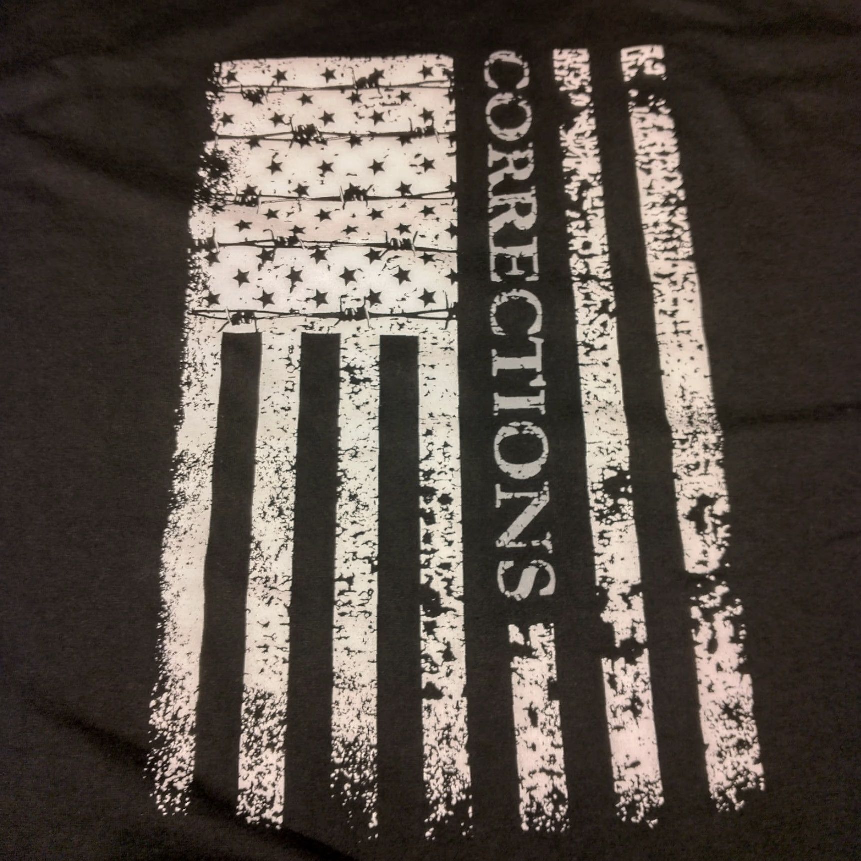 Gildan VINTAGE West Virginia Corrections T Shirt 2XL Black Hold The Line USA Flag Jail Prison Size US XXL / EU 58 / 5 - 2 Thumbnail