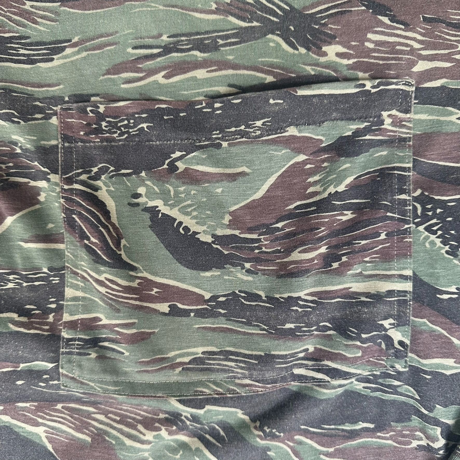 Vintage Vintage 80s Tiger Stripe Camo T-Shirt Single Stitch Vietnam Size US M / EU 48-50 / 2 - 3 Thumbnail
