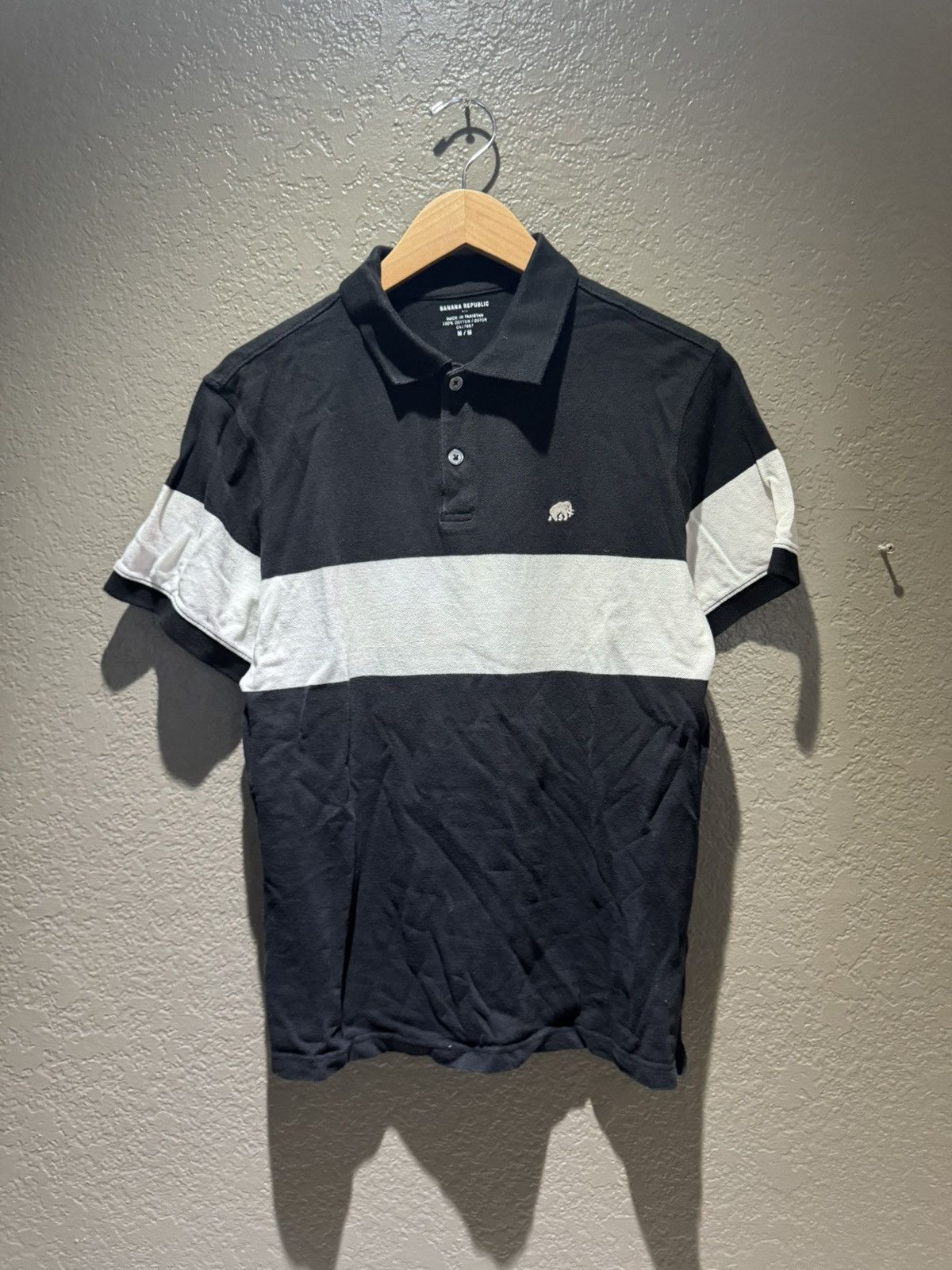 Banana Republic Banana Republic Polo Elephant Black White Medium Collard Tee Size US M / EU 48-50 / 2 - 1 Thumbnail