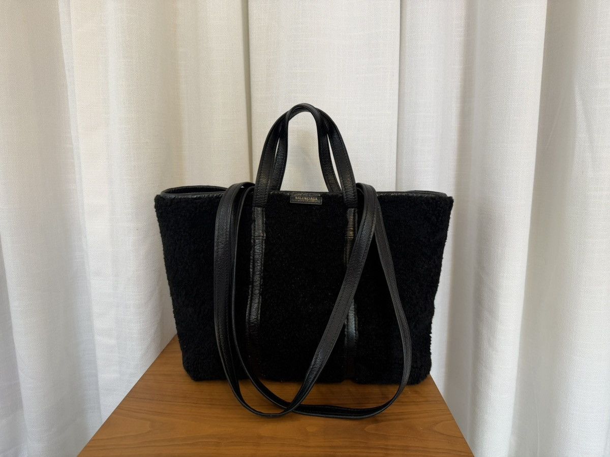 Balenciaga Balenciaga Black Shearling Barbes Tote Bag Size ONE SIZE - 1 Thumbnail