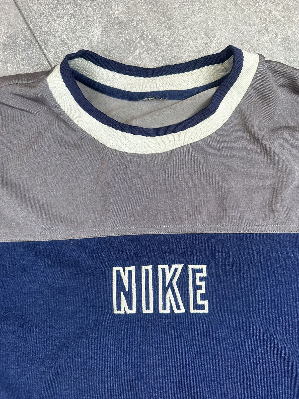 Nike Nike Vintage Rare Centr Swosh Tee Small Logo Size US L / EU 52-54 / 3 - 7 Thumbnail