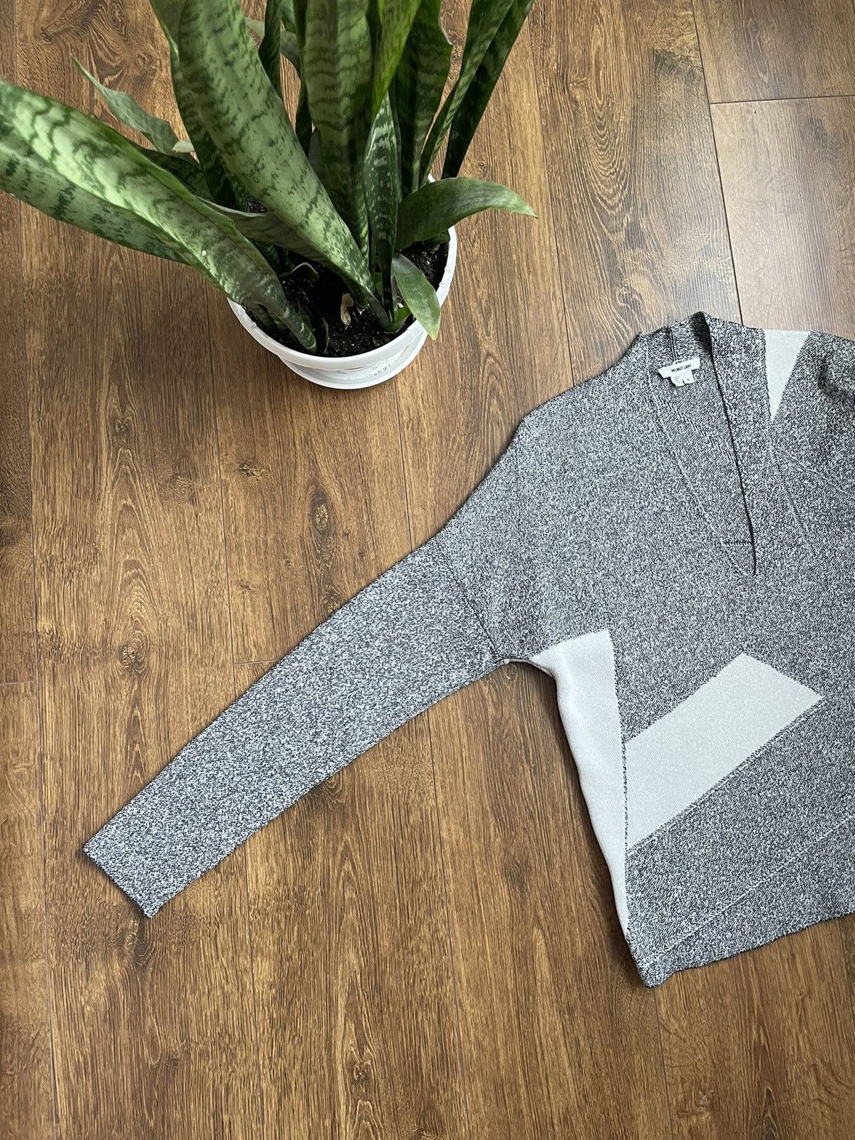 Designer × Helmut Lang Helmut Lang v-neck knitted woman sweater Size S / US 4 / IT 40 - 3 Thumbnail
