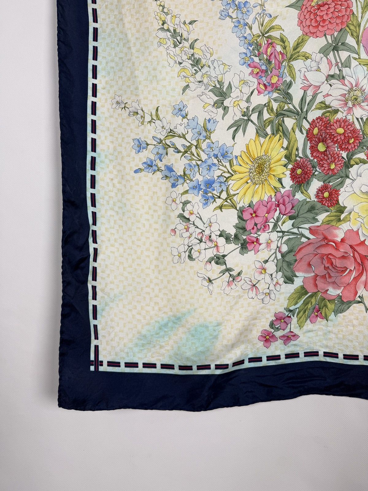 Gucci Rare Vintage Gucci Flora 100% Seta Silk Scarf Made in italy Size ONE SIZE - 3 Thumbnail