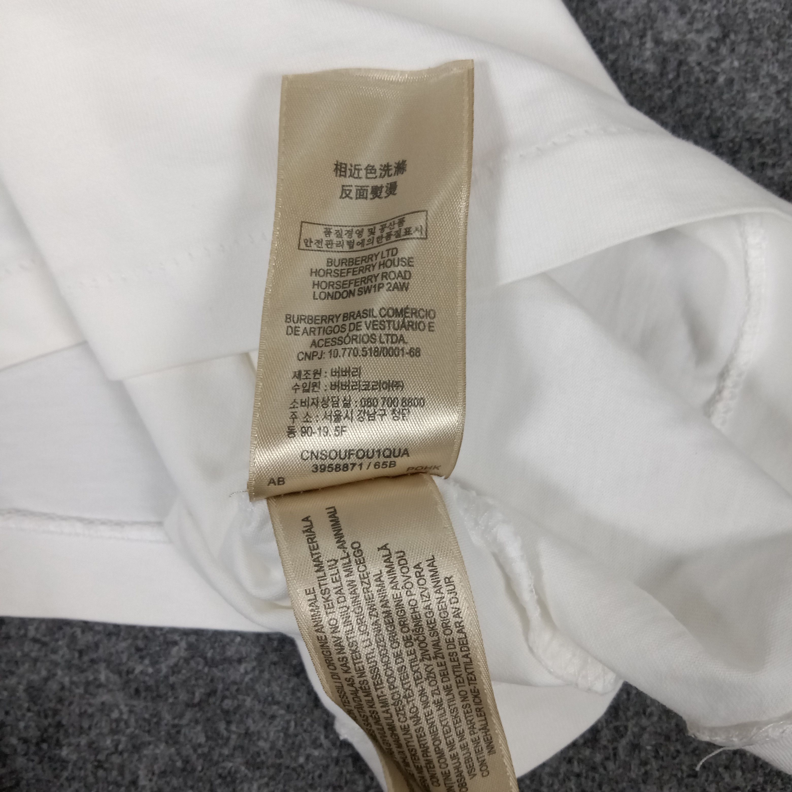 Burberry × Vintage Burberry London Luxury Brand Small Logo Tshirt Size US M / EU 48-50 / 2 - 10 Thumbnail