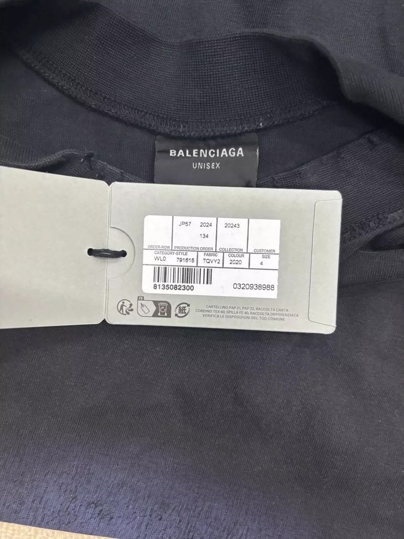 Balenciaga Balenciaga size 4 Printed Worn Crew Neck Short Sleeve T-Shi Size US L / EU 52-54 / 3 - 4 Thumbnail