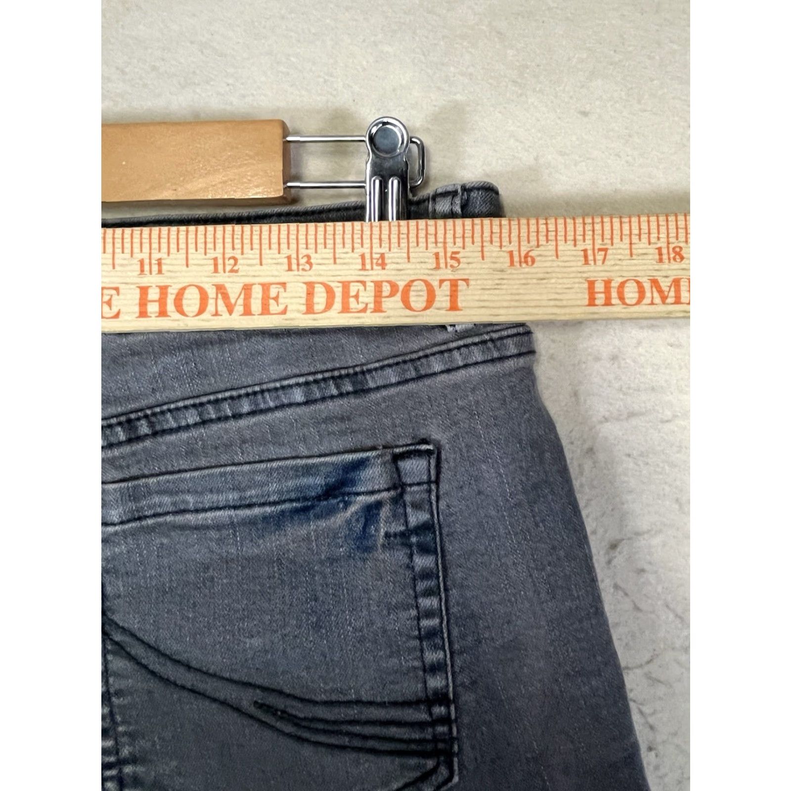 O'Neill O'Neill Women's Boyfriend Short Gray Denim Size 9 Casual Beach 5-Pocket Regular Adjustable Front Button Zip Knit? Size 30" / US 8 / IT 44 - 3 Thumbnail