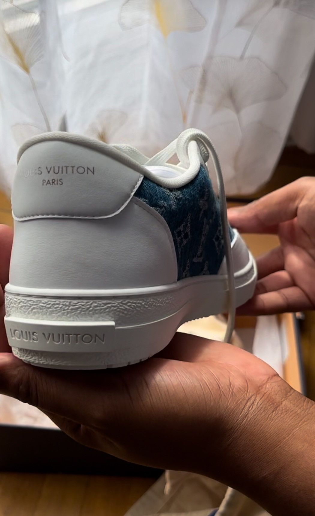 Louis Vuitton White and Blue louis vuitton sneakers Size US 10 / IT 40 - 6 Thumbnail
