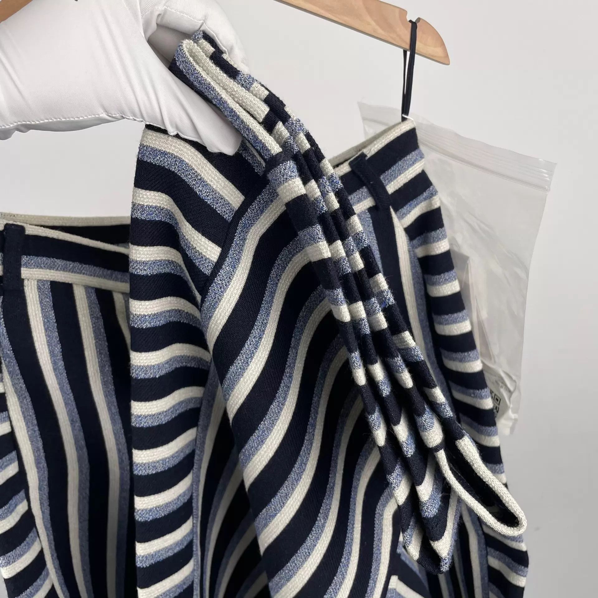 Chanel CHANEL Wool Canvas Color Block Blue White Pants Size 40 Size 28" / US 6 / IT 42 - 9 Thumbnail