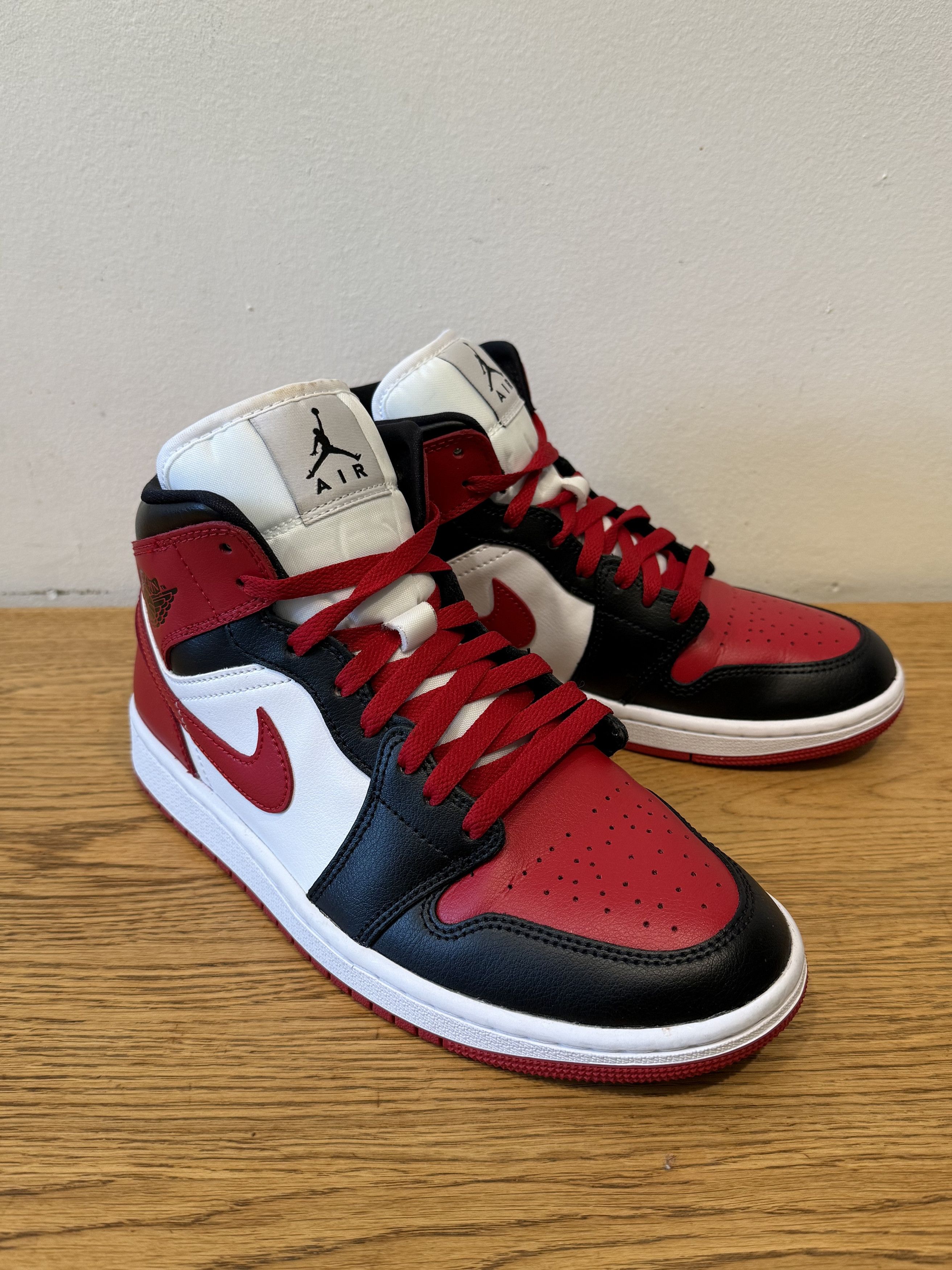 Jordan Brand Air Jordan 1 Mid Size US 9 / IT 39 - 1 Thumbnail