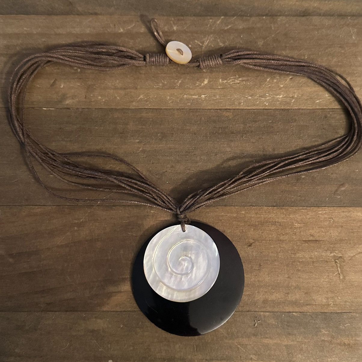 Vintage Vintage multi cord mother of pearl pendant necklace Size ONE SIZE - 2 Thumbnail