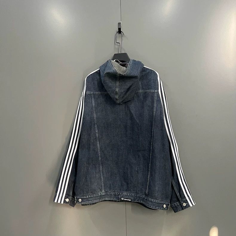 Balenciaga Balenciaga Washing to make old hooded denim jacket Size US L / EU 52-54 / 3 - 2 Thumbnail