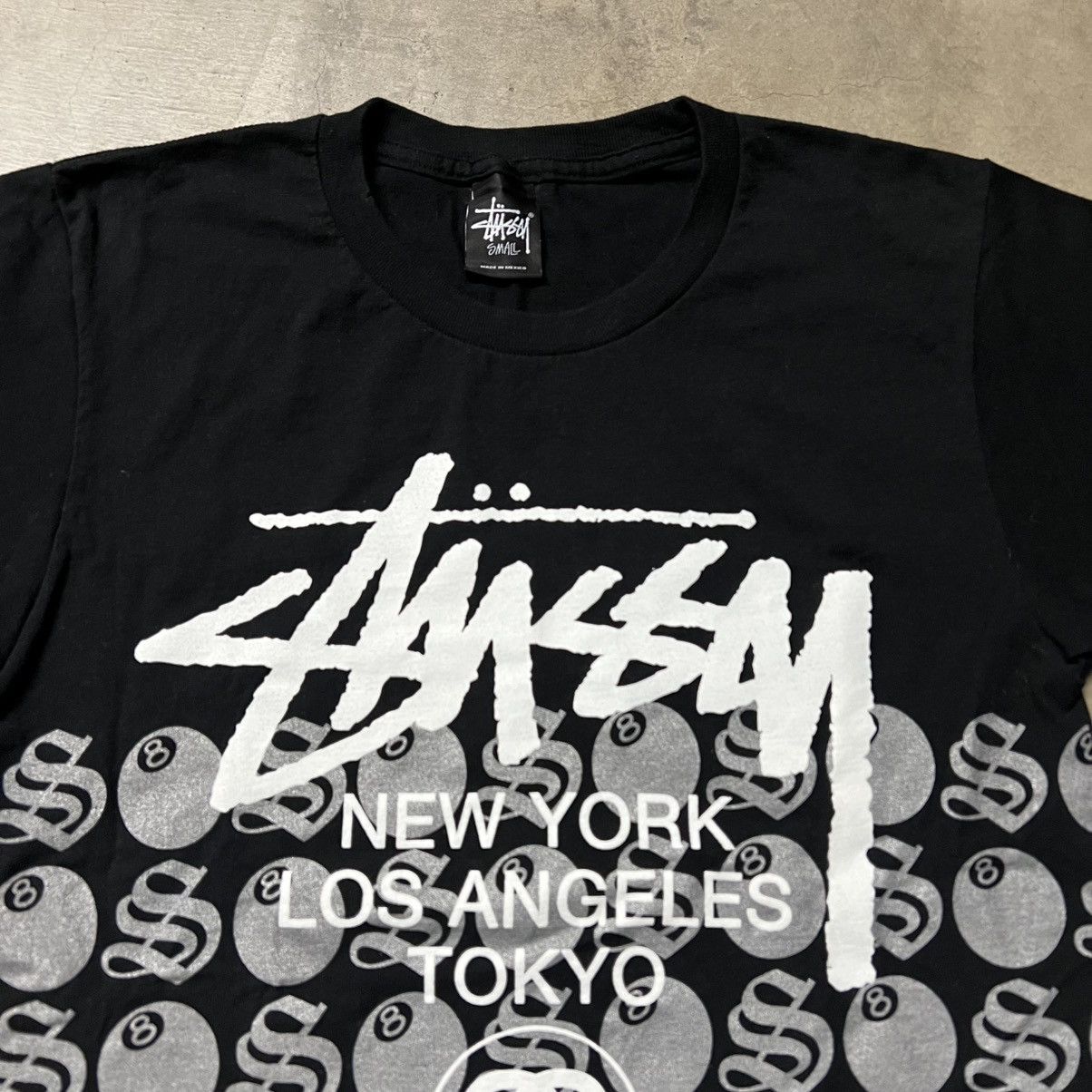 Hypebeast × Stussy Vintage 2000’s Stussy Logo World Tour Graphic T-Shirt Size US S / EU 44-46 / 1 - 2 Thumbnail