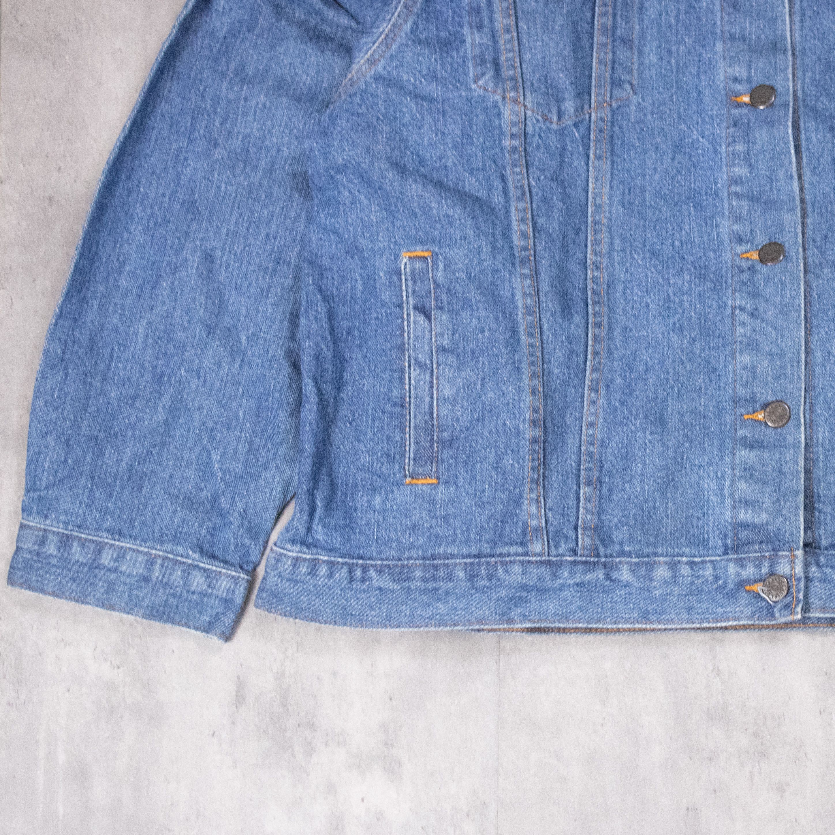 Vintage Vintage 1990s IAofM Embossed Indigo Oversize Jean Jacket Size US XL / EU 56 / 4 - 6 Thumbnail