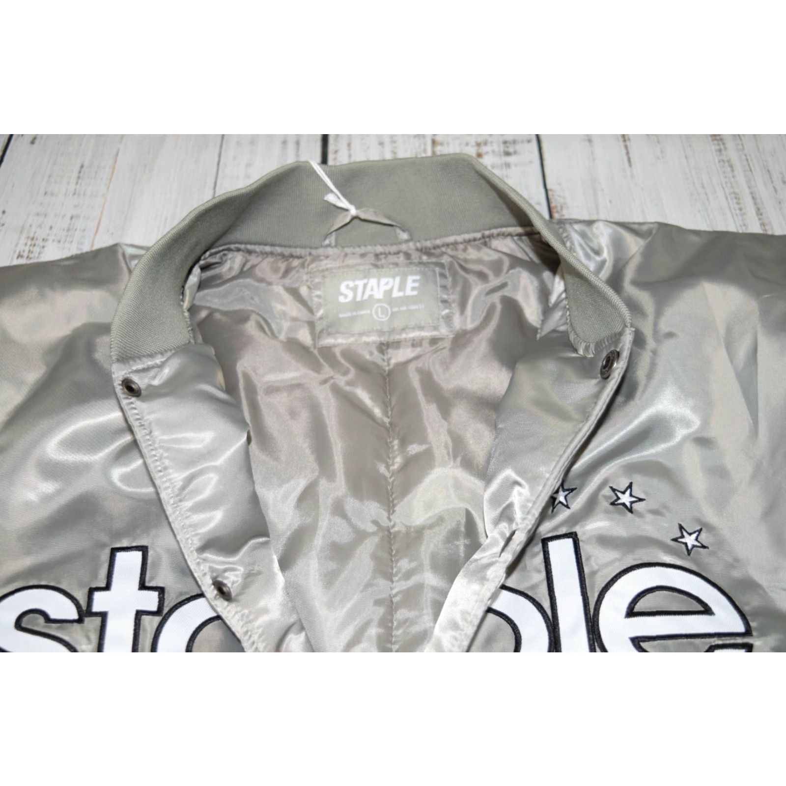 Vintage VINTAGE Staple Pigeon Grey Satin Bomber Jacket Mens Large Size L Satin Bomber Streetwear 80s Logo Pigeon Size US L / EU 52-54 / 3 - 5 Thumbnail