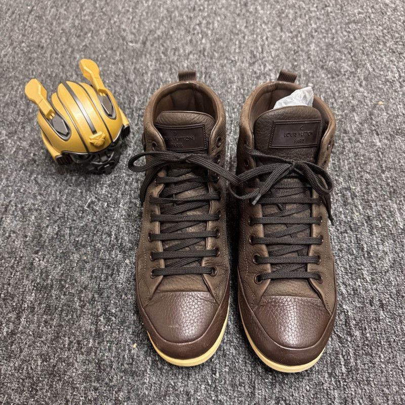 Louis Vuitton Louis Vuitton Brown High-Top Sneakers for Men - Size US 8 / EU 41 - 2 Thumbnail