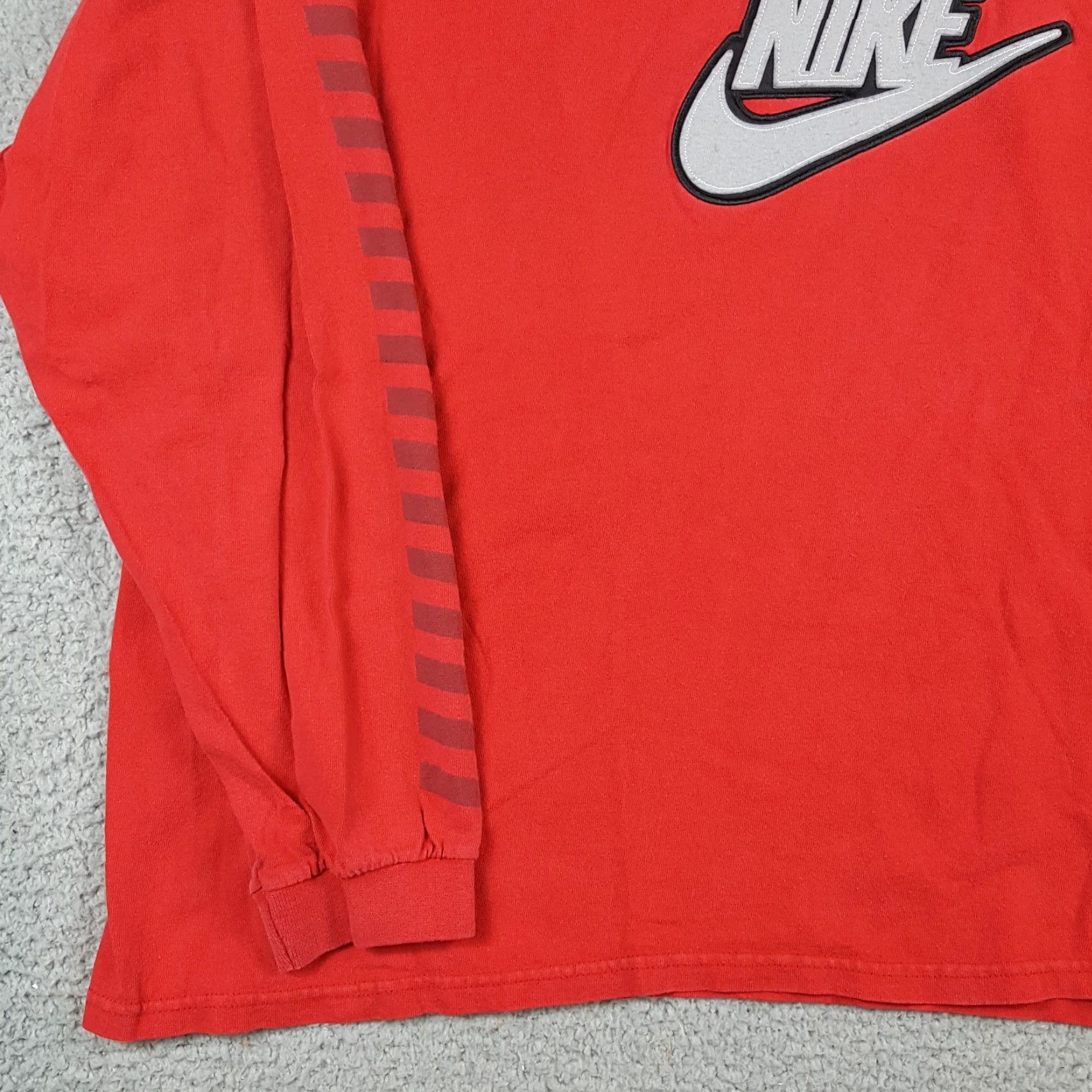 Nike Vintage Nike Swoosh Logo Long Sleeve Men XL Red T-Shirt Grunge 90s Y2K Skater Size US XL / EU 56 / 4 - 6 Thumbnail