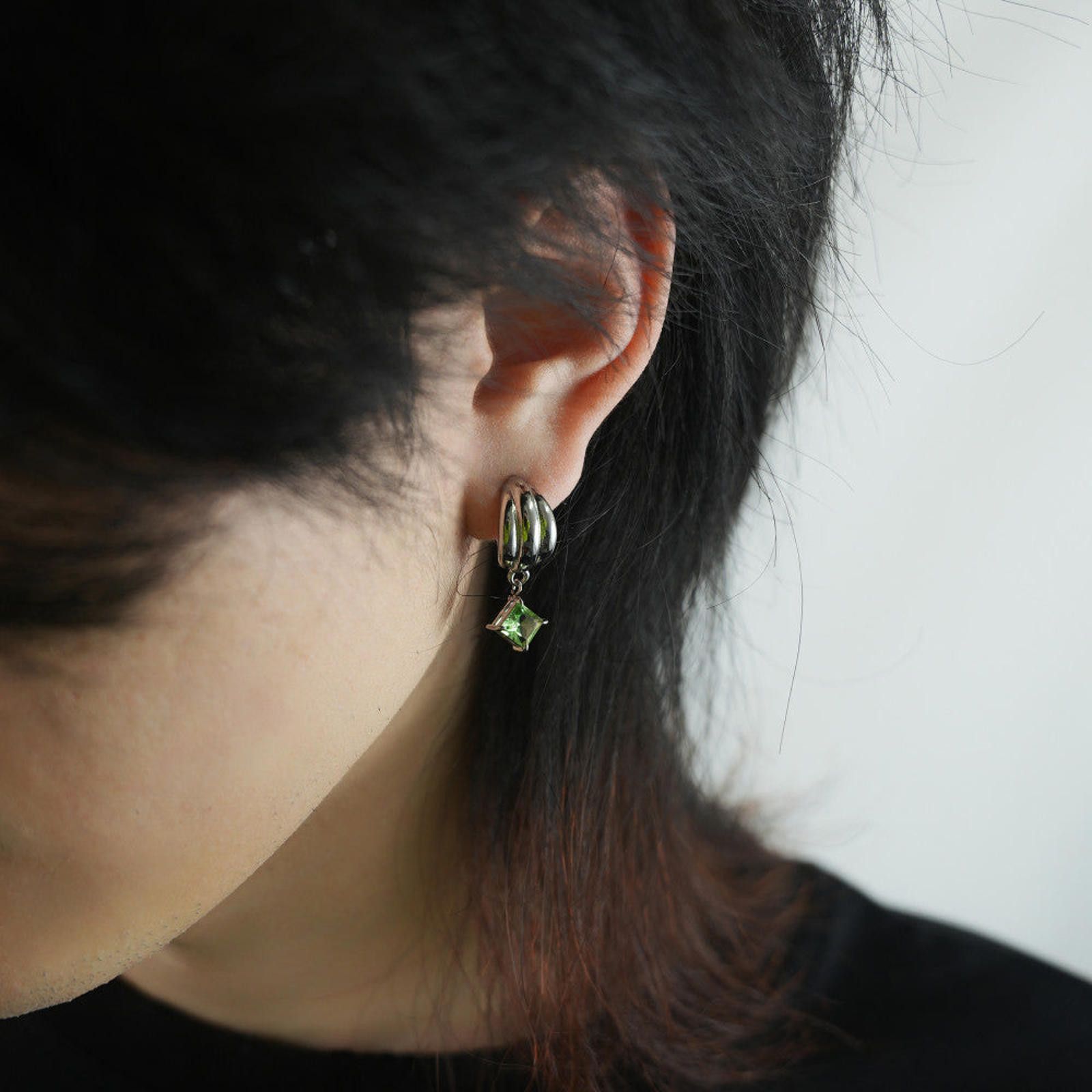 Japanese Brand Chic Silver Earrings with Green Gemstone Size ONE SIZE - 4 Thumbnail