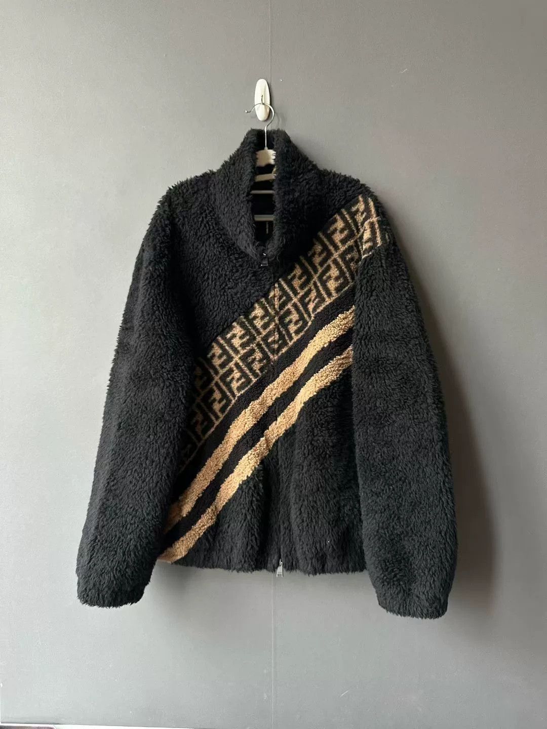 Fendi fendi wool teddy jacket with logo stripe Size US XXL / EU 58 / 5 - 1 Thumbnail