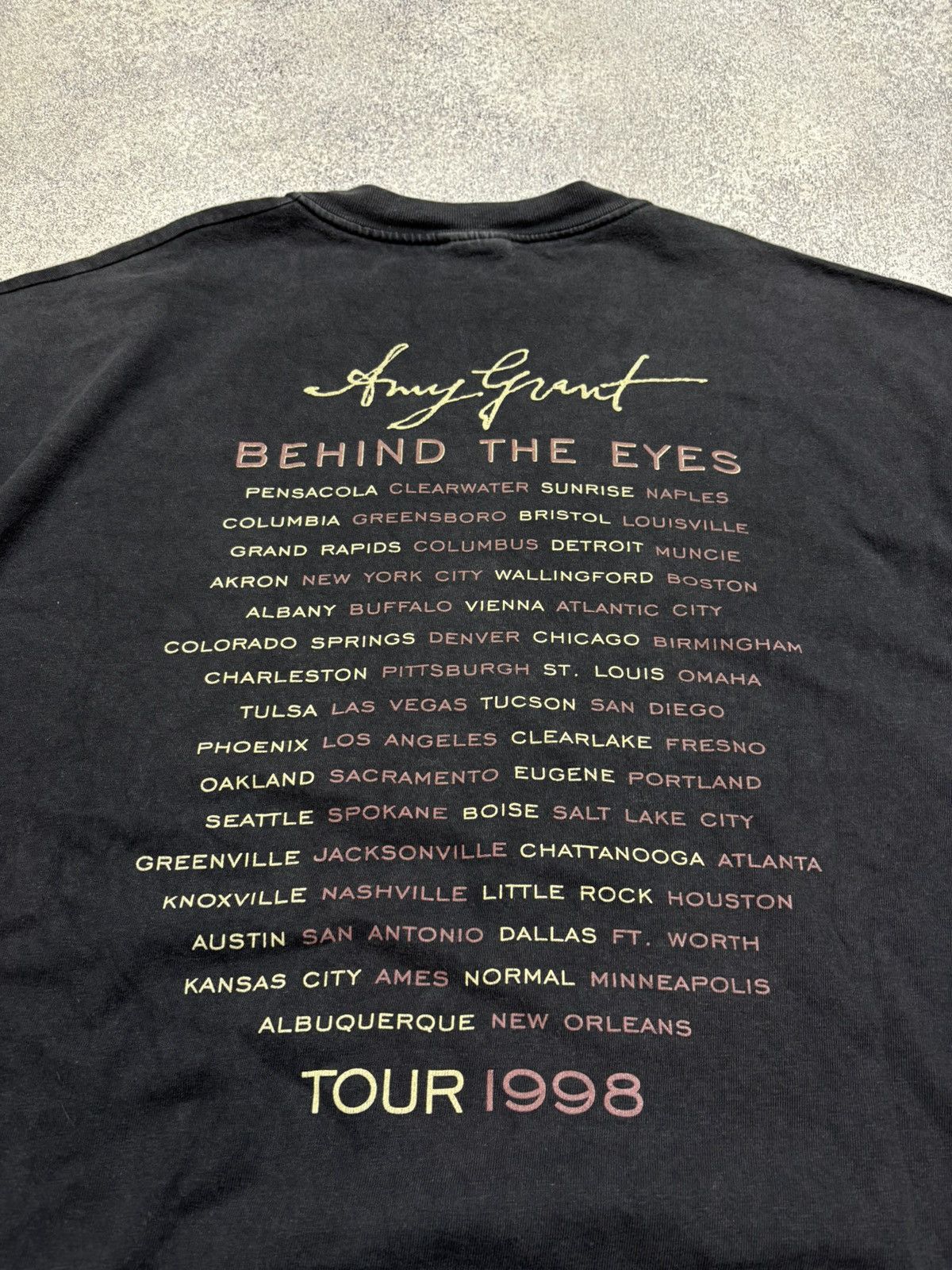 Vintage Vintage Ariana Grande World Tour 1998 Behind The Eyes t-shir Size US XL / EU 56 / 4 - 7 Thumbnail