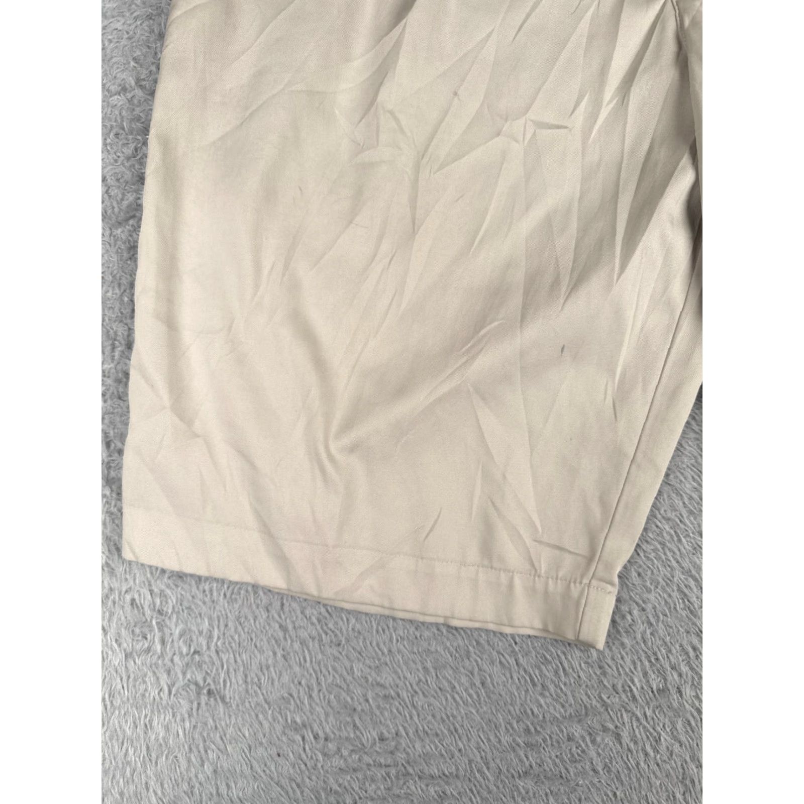 Nike Nike Shorts Mens 30 Beige Pleated Polyester Blend Golf Outdoor 30x11 Casual Activewear Travel Pockets Quick Dry Breathable Easy Care 90s? Wait. Size US 30 / EU 46 - 3 Thumbnail