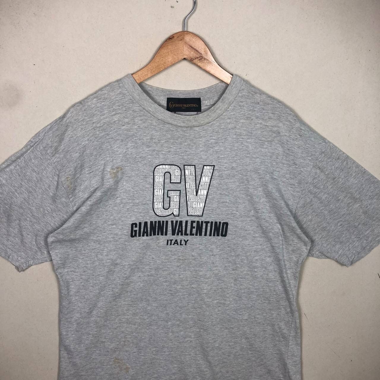 Designer Vintage Gianni Valentino Big Logo Grey Tshirt Size US L / EU 52-54 / 3 - 3 Thumbnail