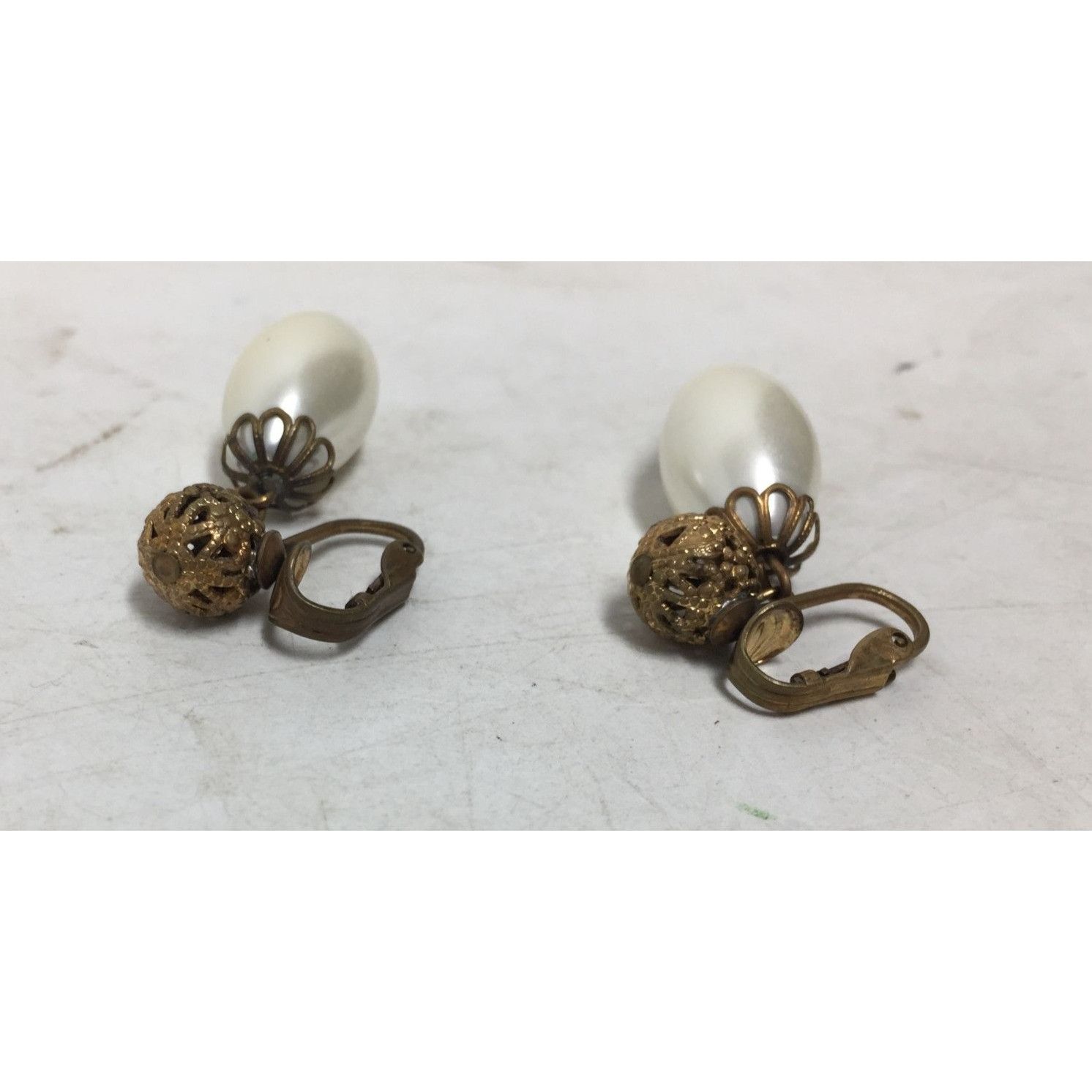 Other Women's Faux Pearl White and Gold Tone Dangle Clip On Earrin Size ONE SIZE - 4 Thumbnail