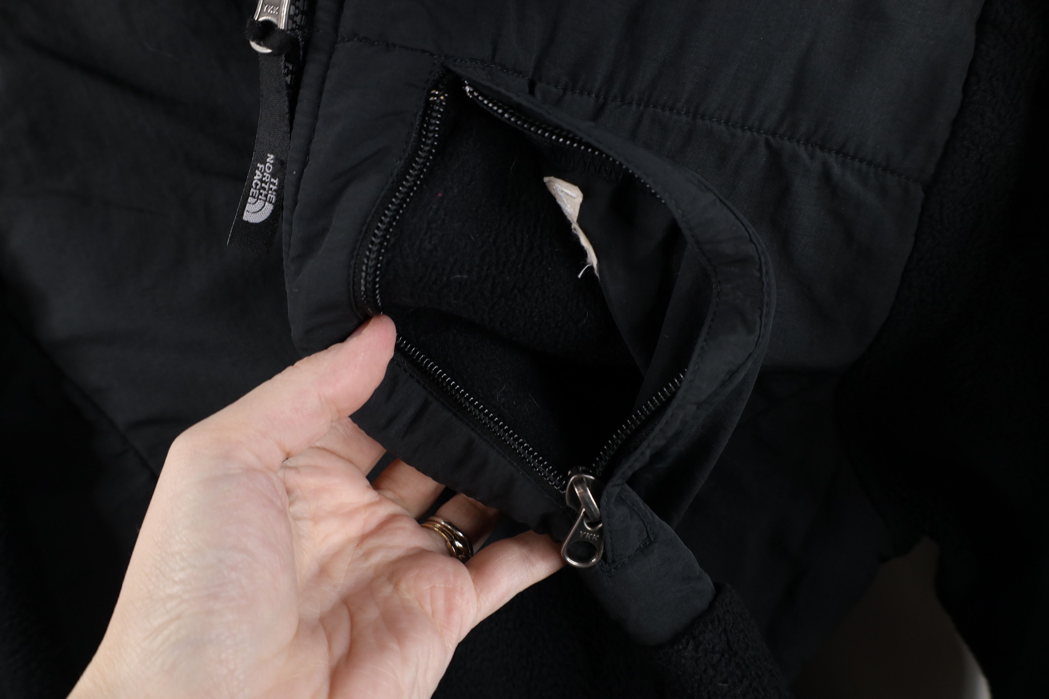 The North Face × Vintage Vintage The North Face Distressed Denali Fleece Jacket Black Size M / US 6-8 / IT 42-44 - 8 Thumbnail