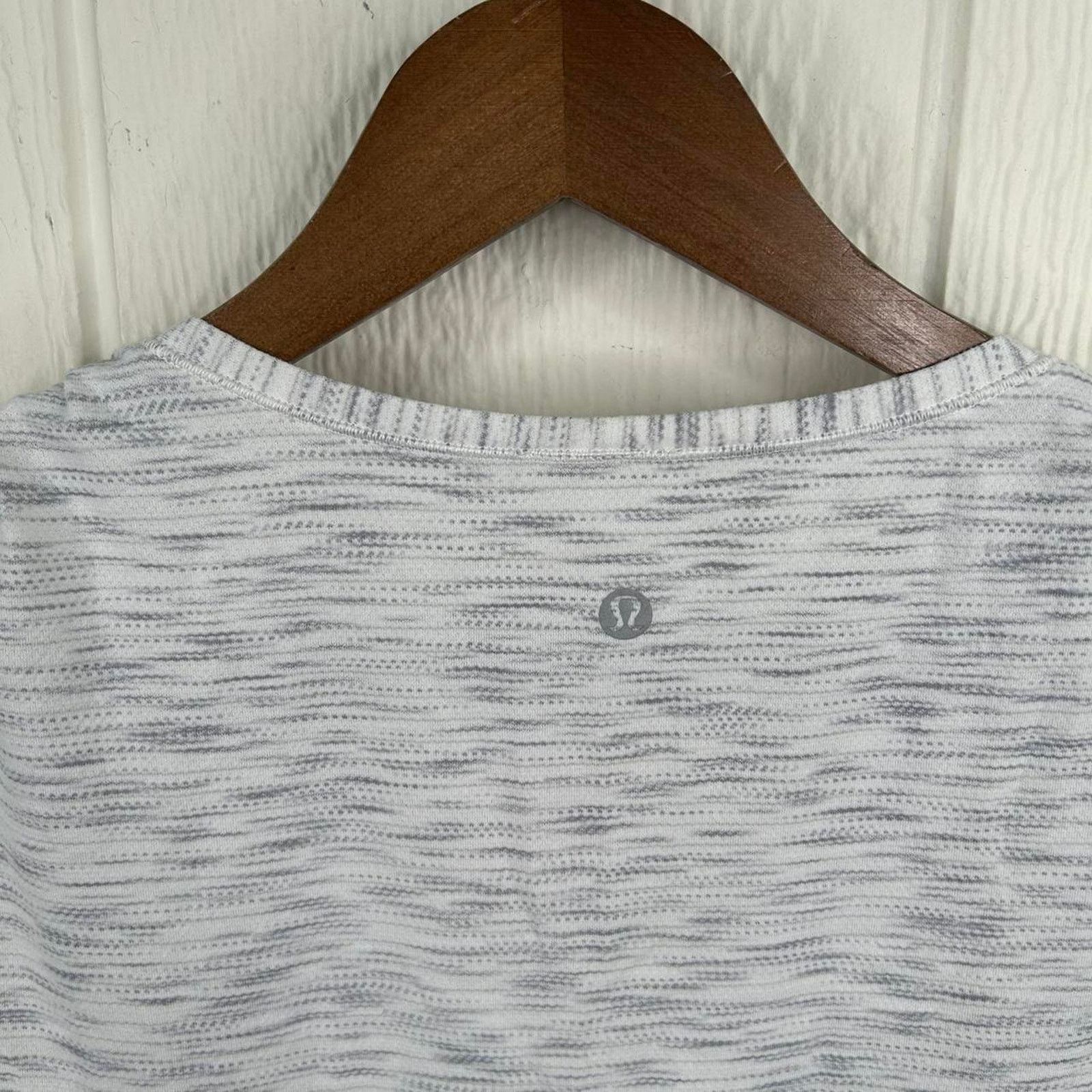 Lululemon Modern Lululemon Gray Workout Athletic Tank Top Size 6 Size S / US 4 / IT 40 - 4 Thumbnail