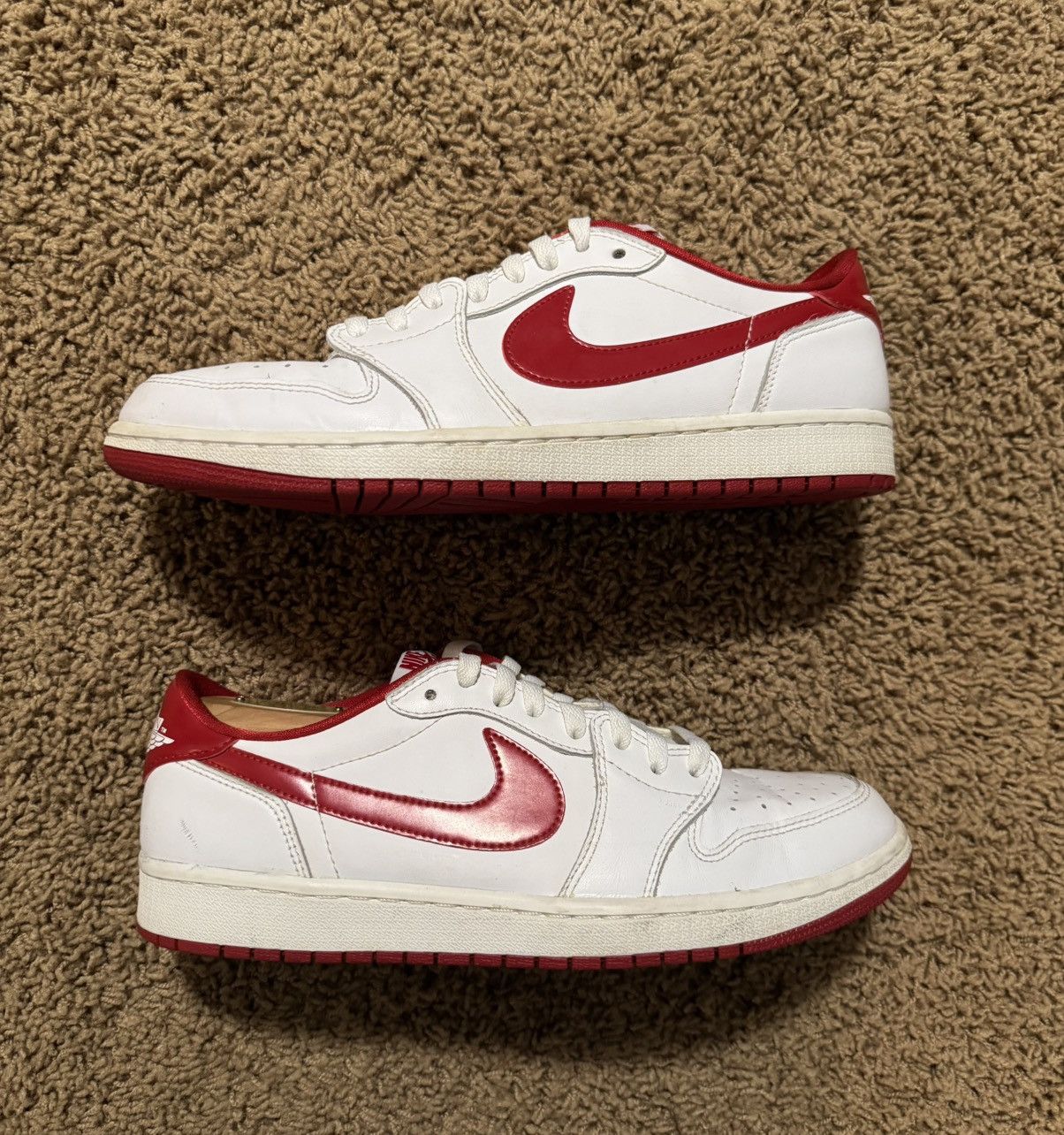 Jordan Brand Jordan 1 low metallic red big swoosh 2015 Size US 10 / EU 43 - 1 Thumbnail