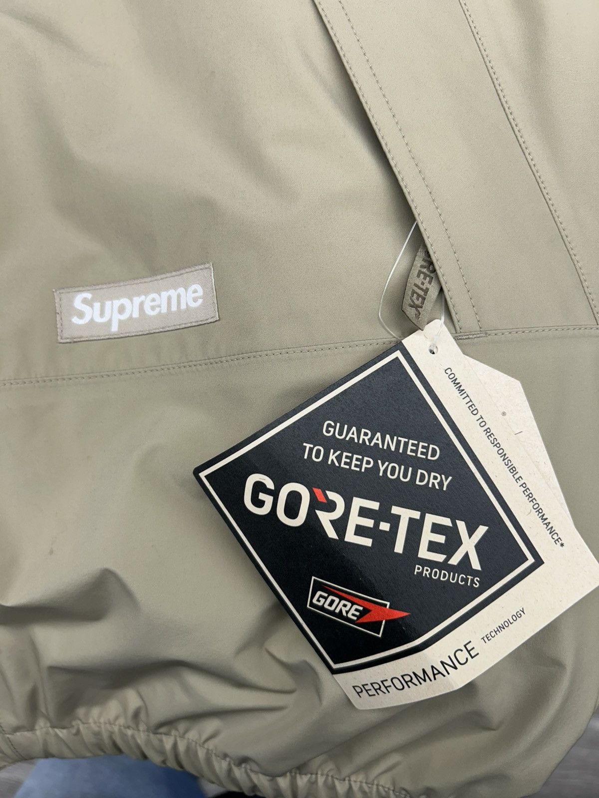 Goretex × Supreme Supreme GORE-TEX Taped Seam Shell Jacket (FW24) Size US L / EU 52-54 / 3 - 5 Thumbnail