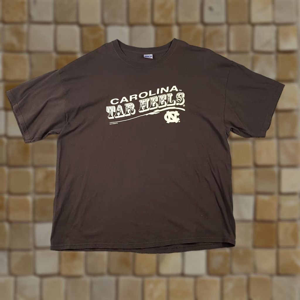 Gildan Vintage Y2K Carolina Tar Heals Logo College Basketball T-Shirt Men 2XL Brown Cotton Retro 90s 00s Sports Size US XXL / EU 58 / 5 - 1 Thumbnail