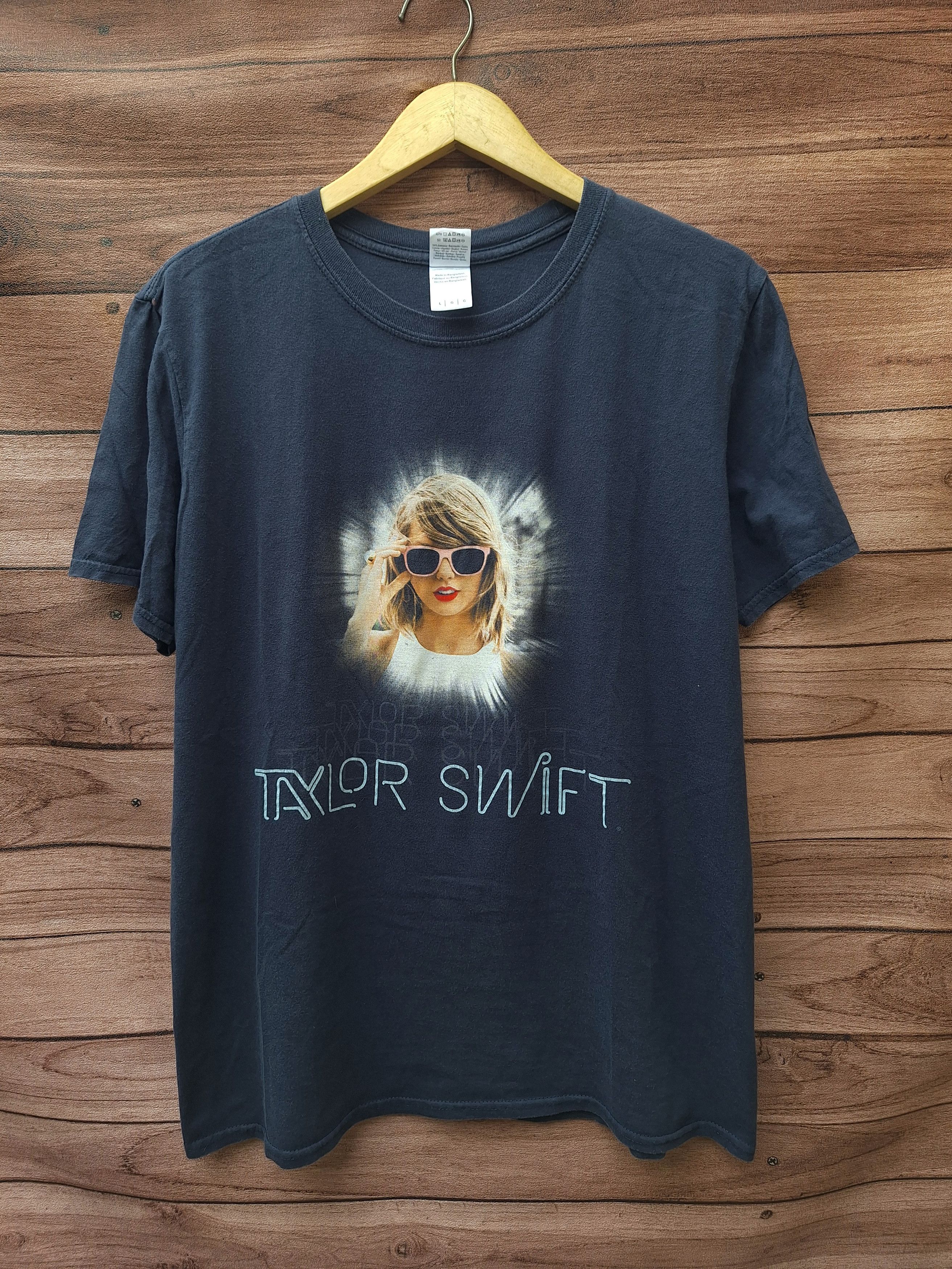 Band Tees Vintage taylor swift the 1988 world tour singer rock bjork Size US L / EU 52-54 / 3 - 1 Thumbnail