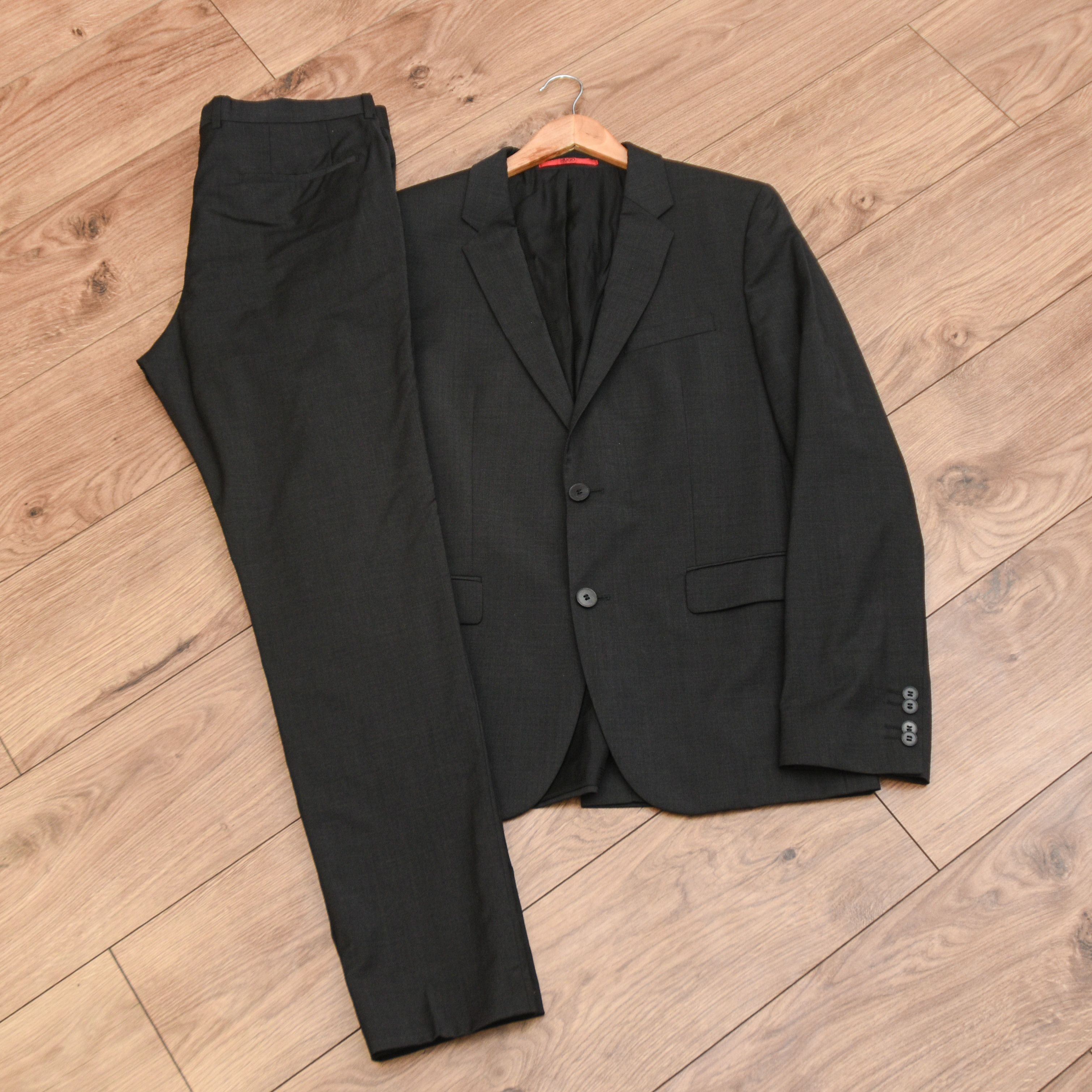 Hugo Boss Hugo Boss Business Suit Grey Black Sz 40R Virgin Wool Size 40R - 2 Thumbnail